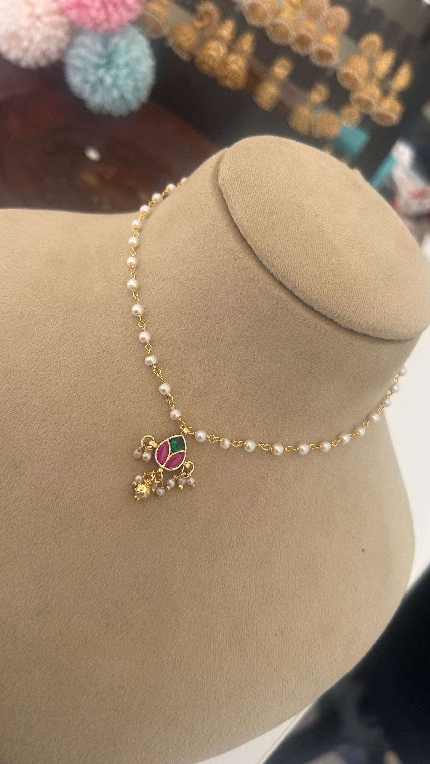 Pearl chain with pendent