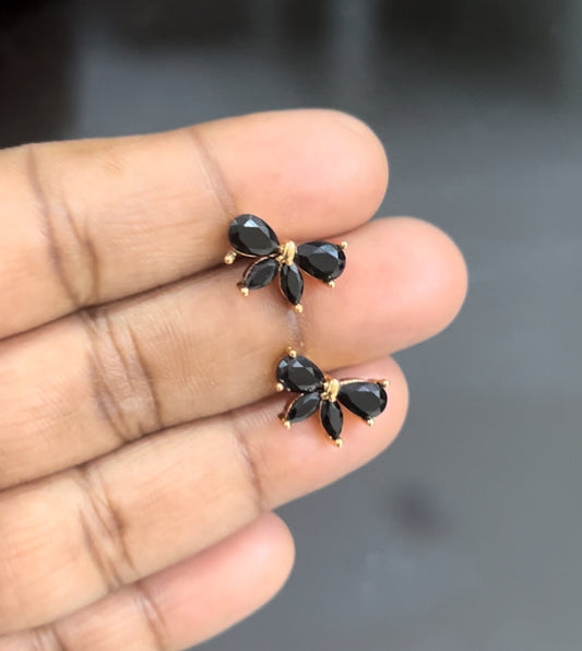 CZ bow stud in black