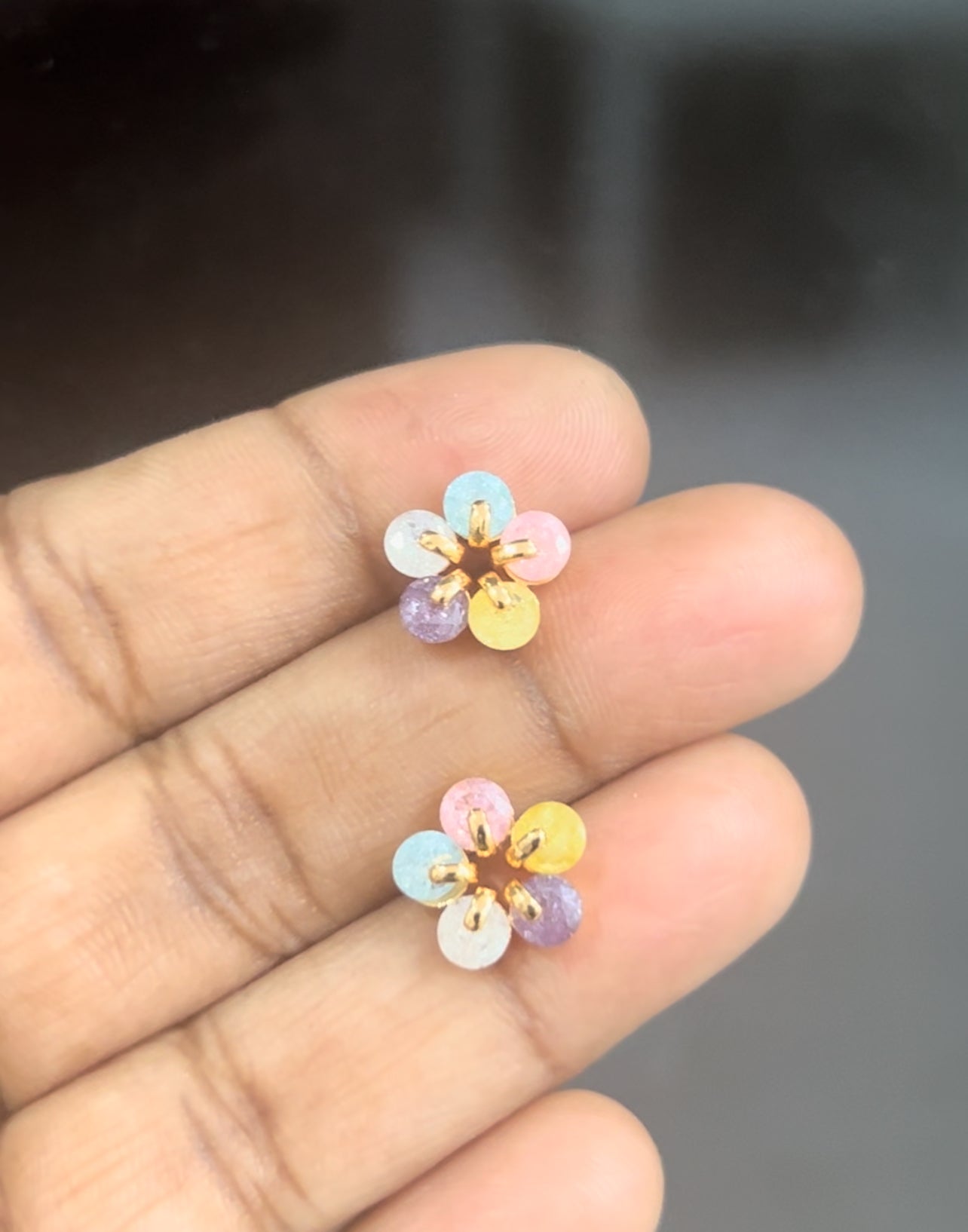 6 petal multicoloured stud