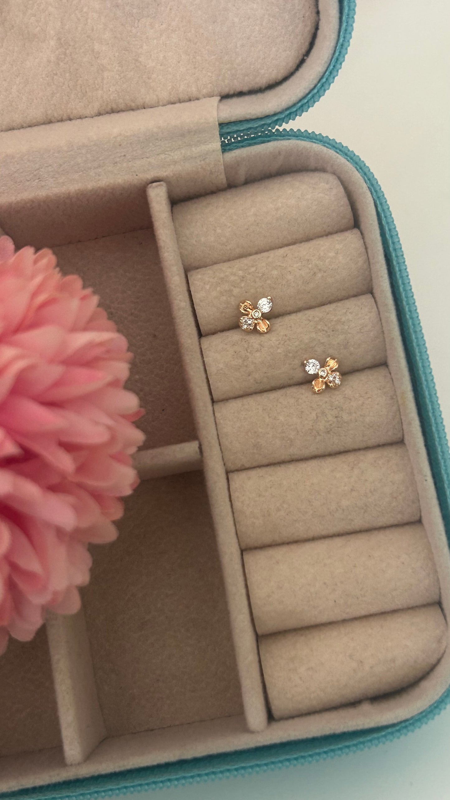 Xuping small 4 petal flower stud