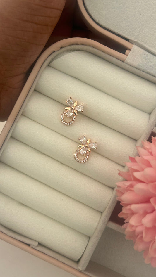 Cz 3 petal stud with round shape
