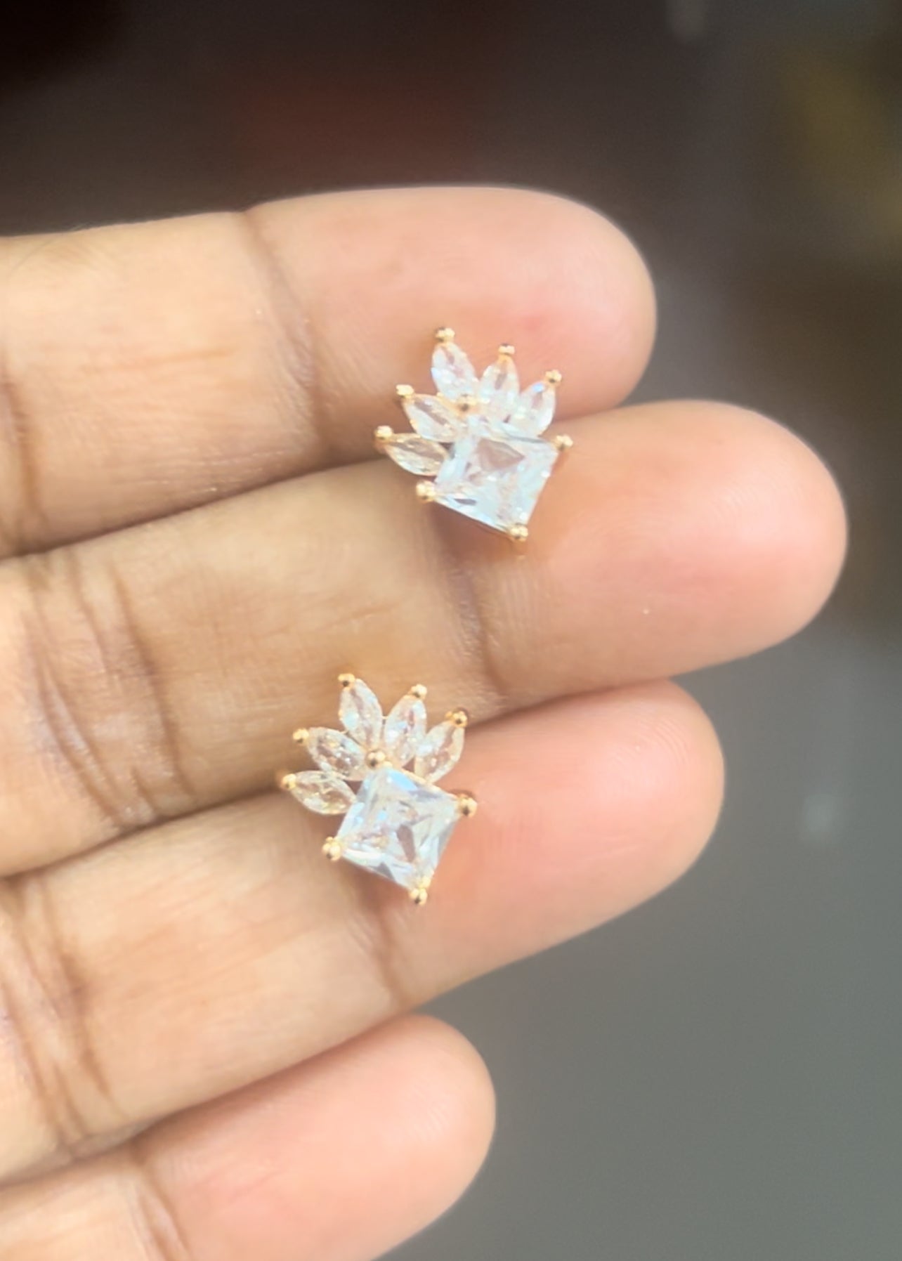 CZ stone with 5 petal stud