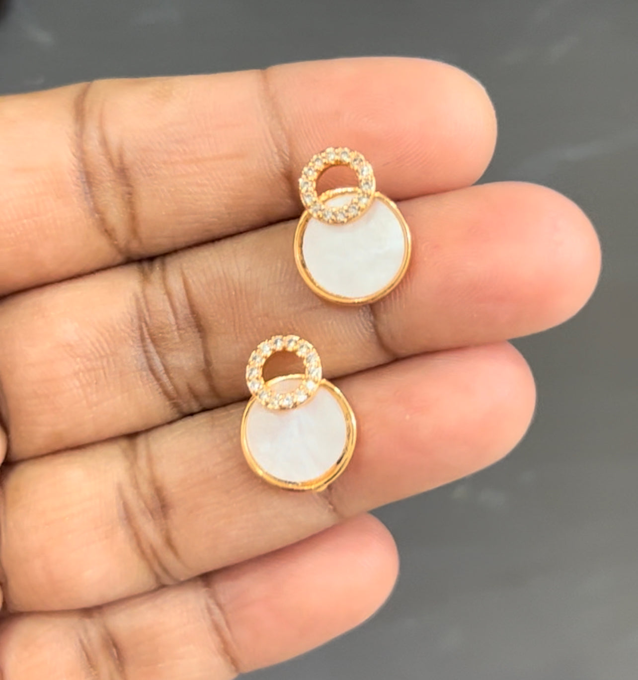 Beautiful peach color round shape stud