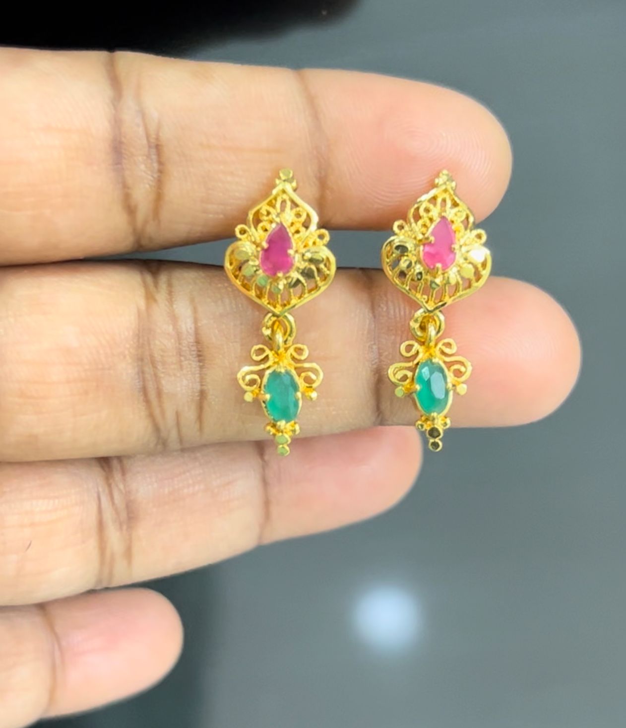 SCREWBACK EARRINGS WITH DROPS