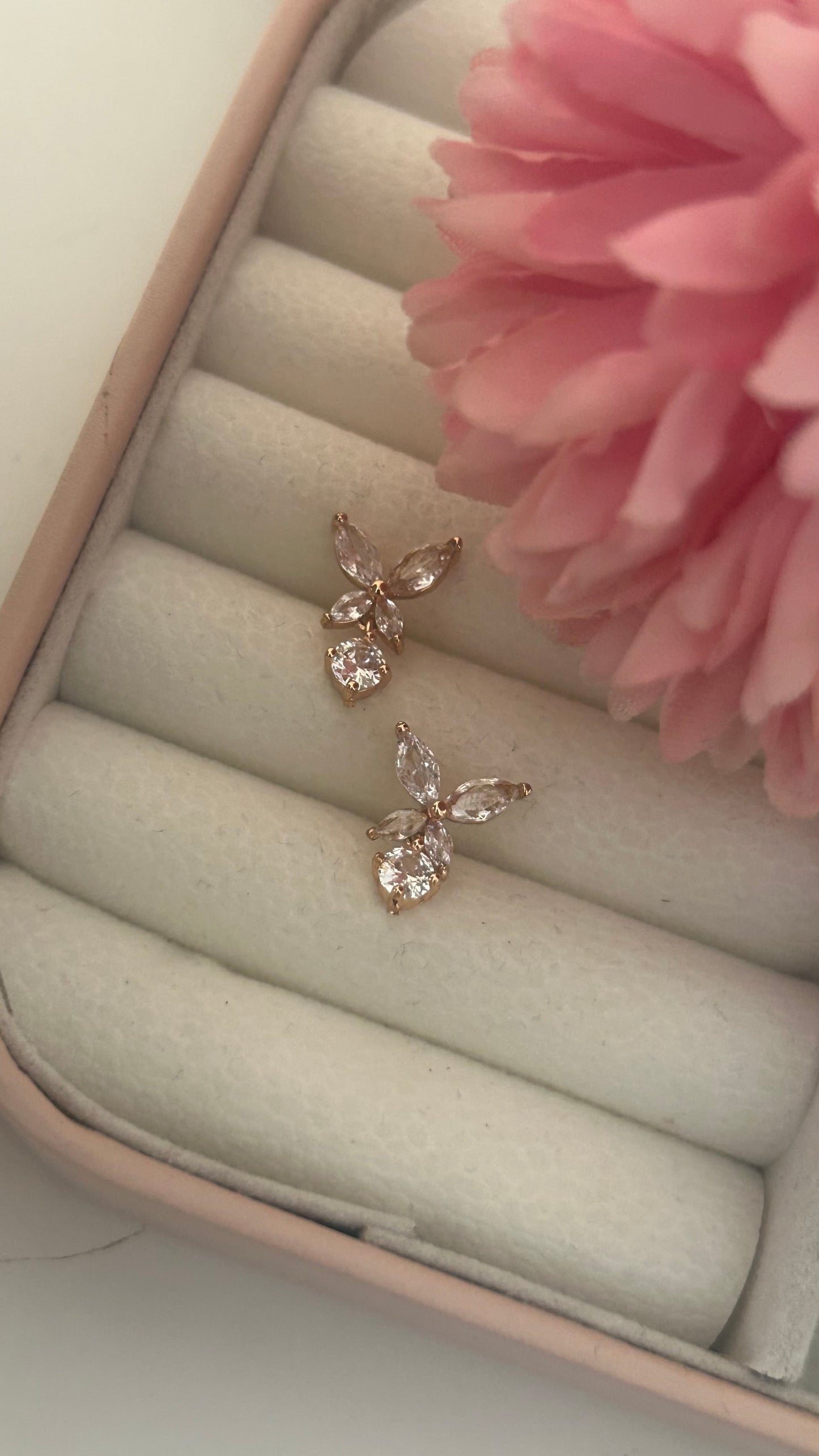 CZ CUTE WHITE BUTTERFLY STUD WITH STONE HANGING