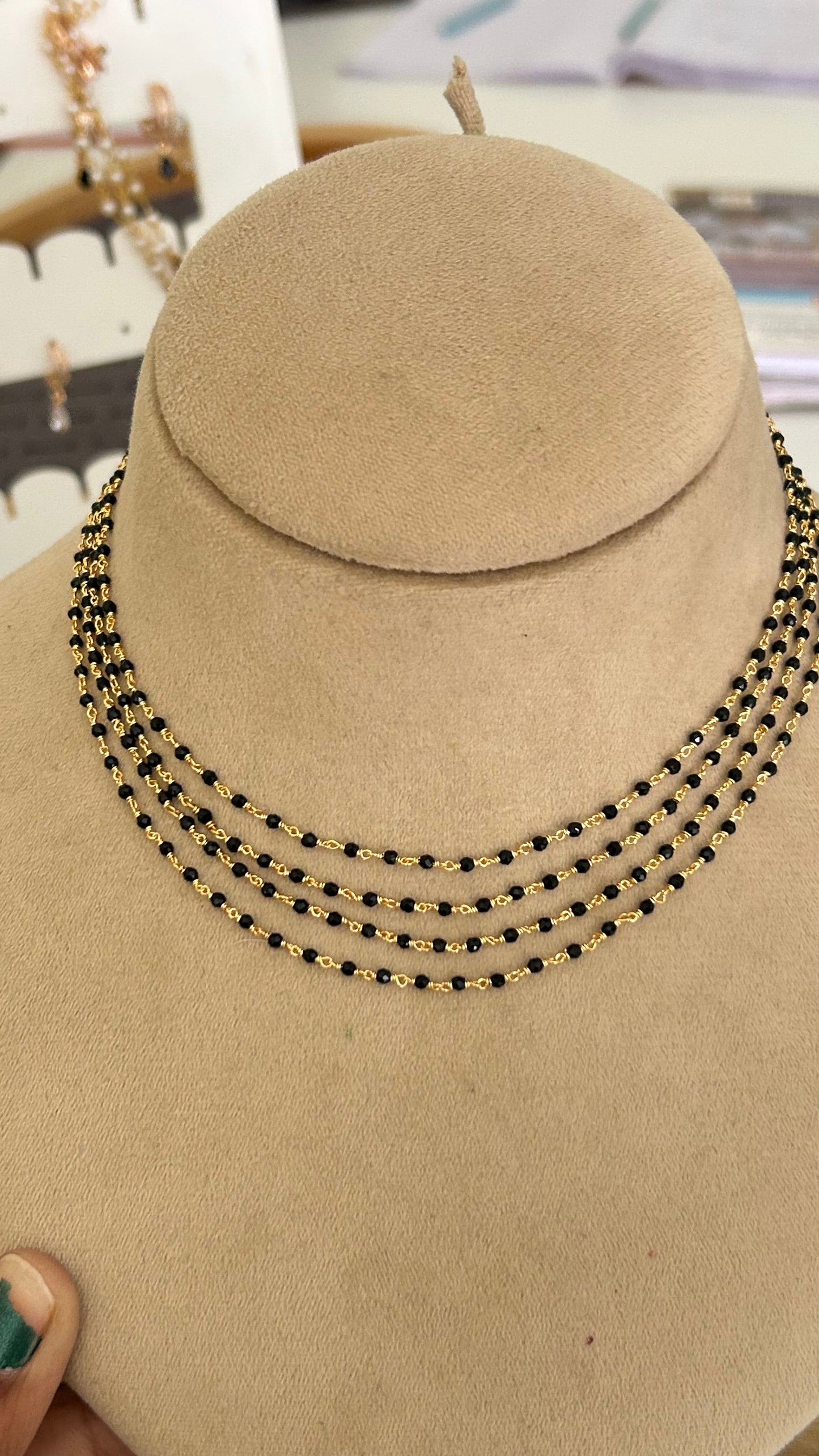 Classic Short Neck 4-Layer Black Beads Necklace