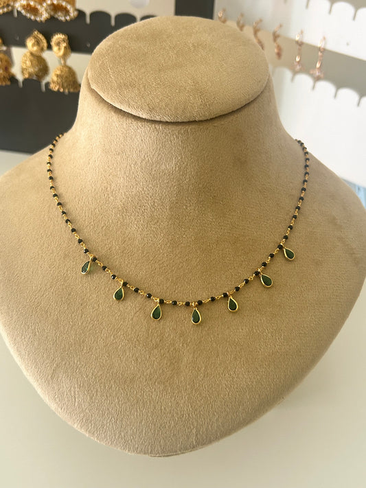 Single line blackbeads with green color Polki drops