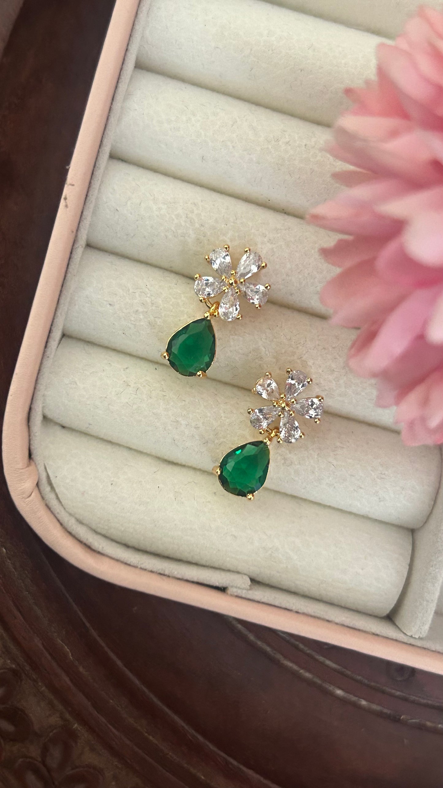 "Luxury Flower-Shaped Stud Earrings with Amethyst Teardrop – Gold Finish Crystal Jewelry for Women"