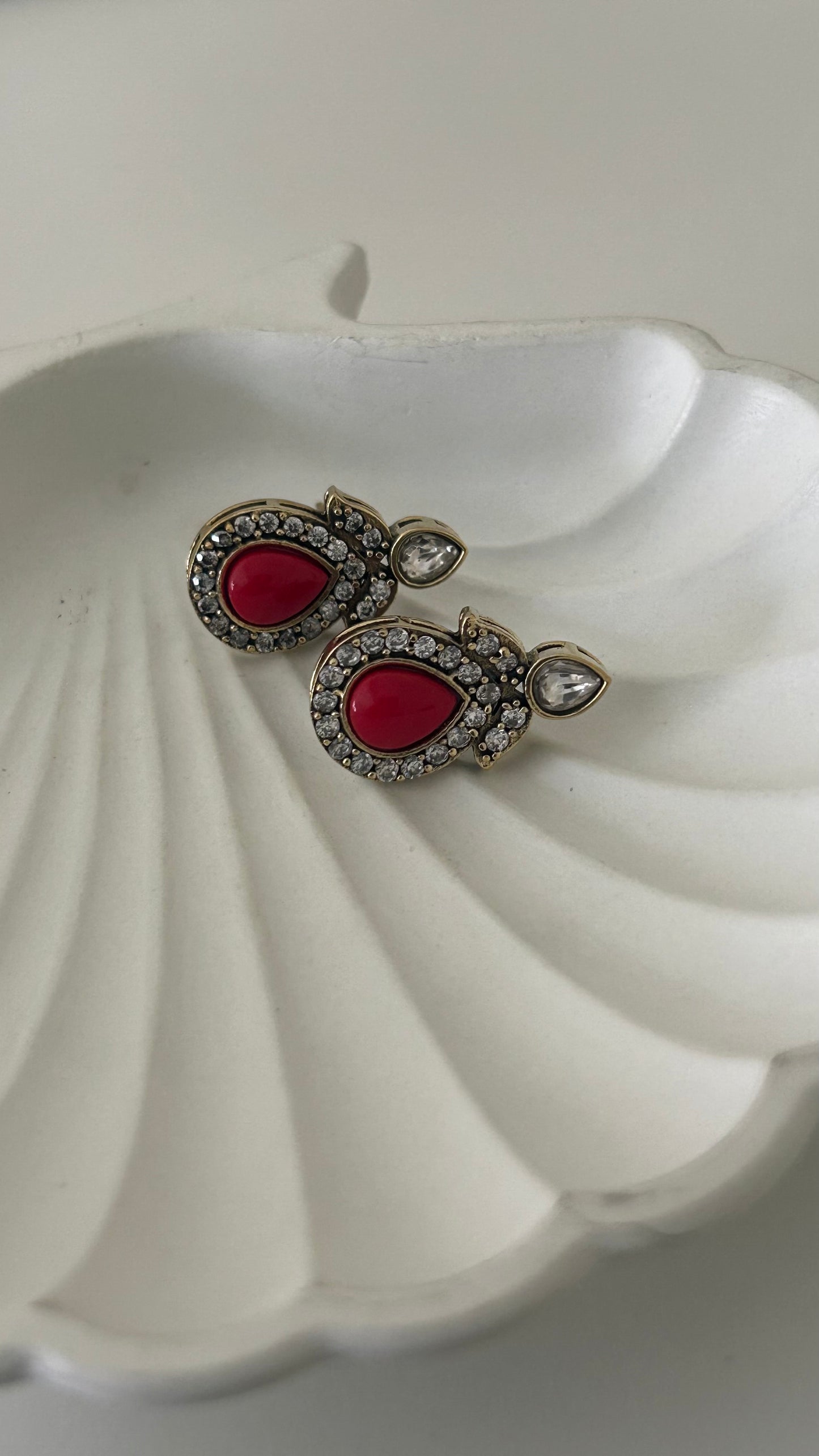 Victorian stud with red color