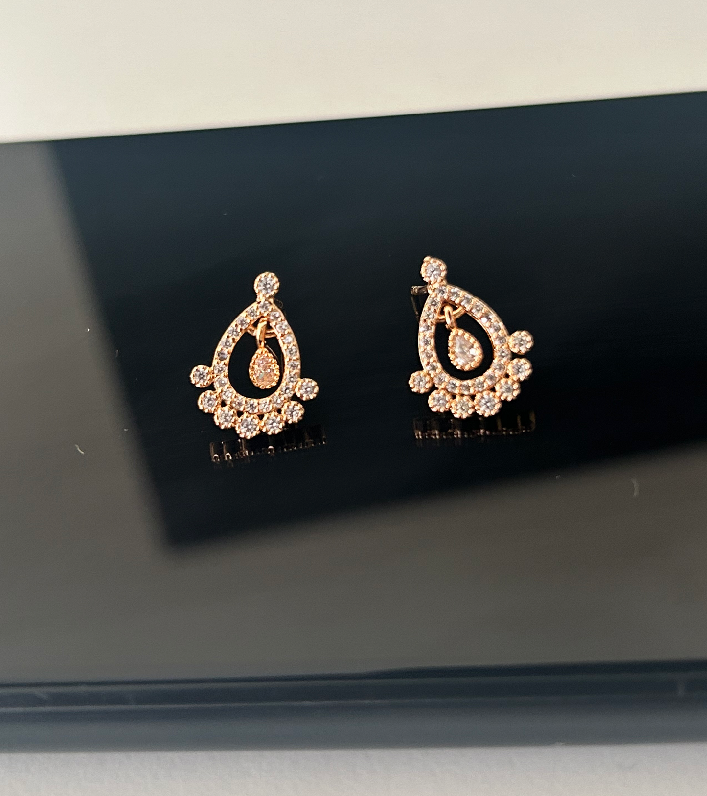 CZ OVAL SHAPE STUD WITH SMALL DROPS INSIDE