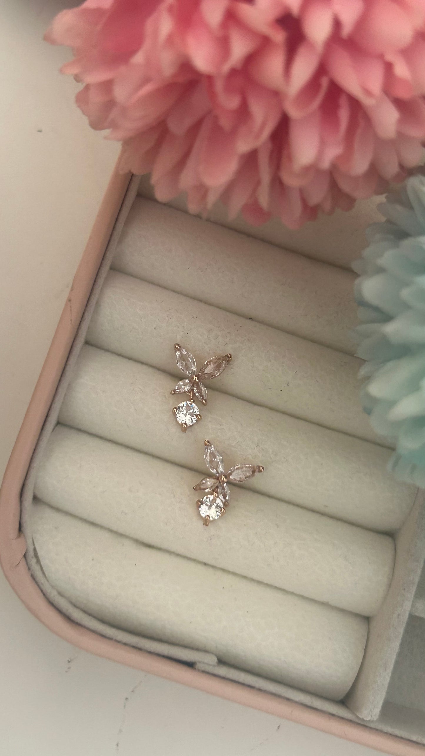 CZ CUTE WHITE BUTTERFLY STUD WITH STONE HANGING