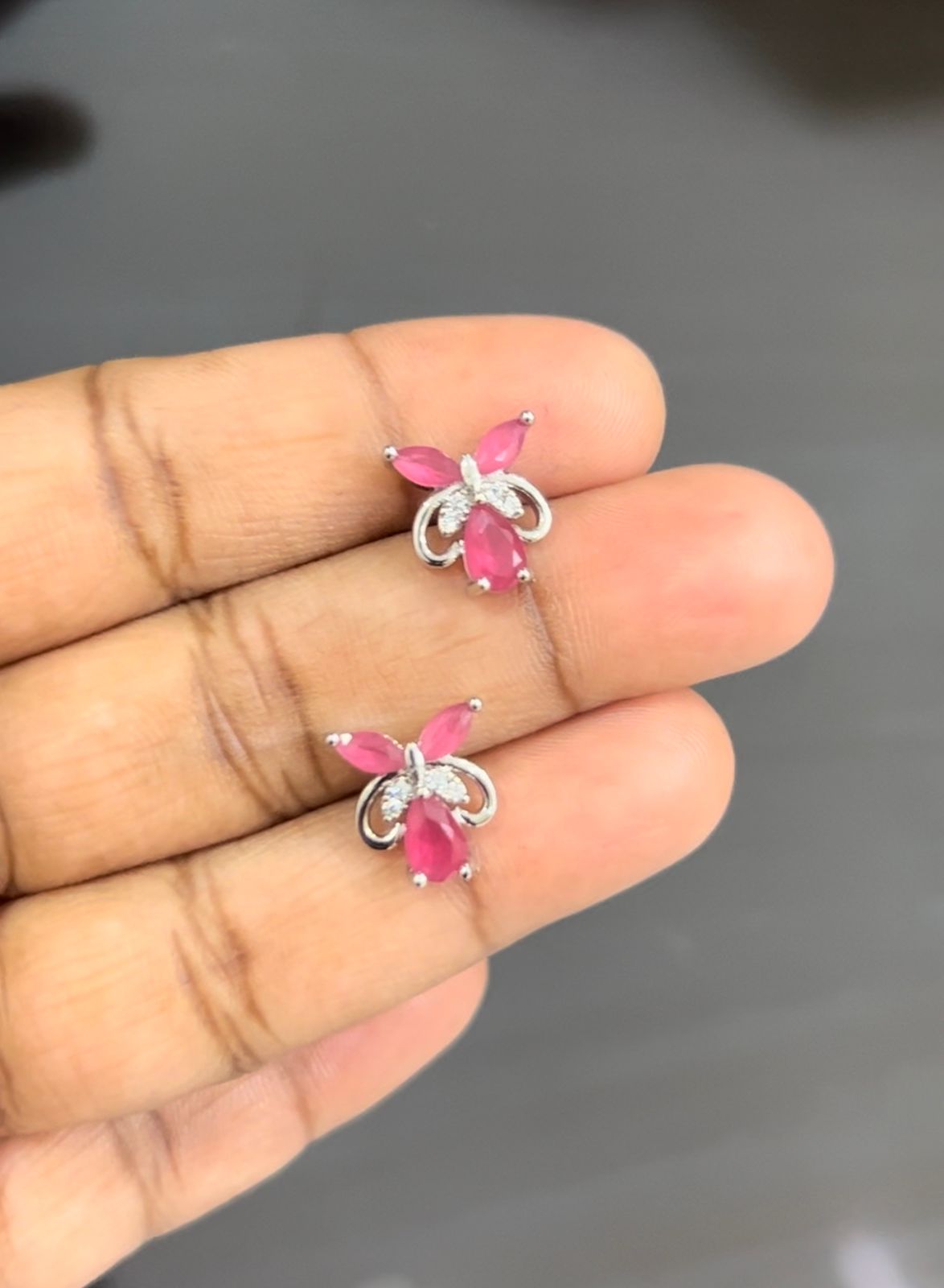 CZ RED BEE SHAPE STUD