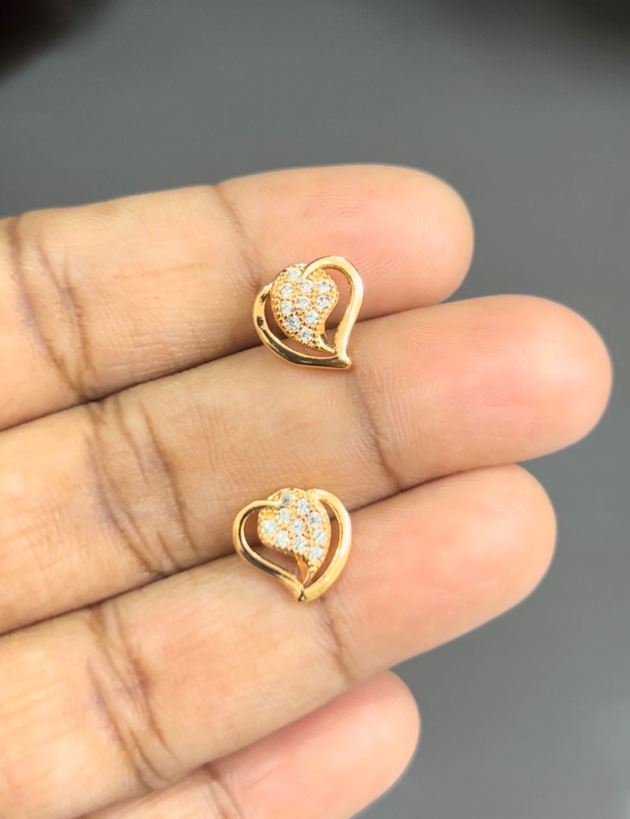 CZ LOVE SHAPE LEAF PATTEREN EAR RINGS