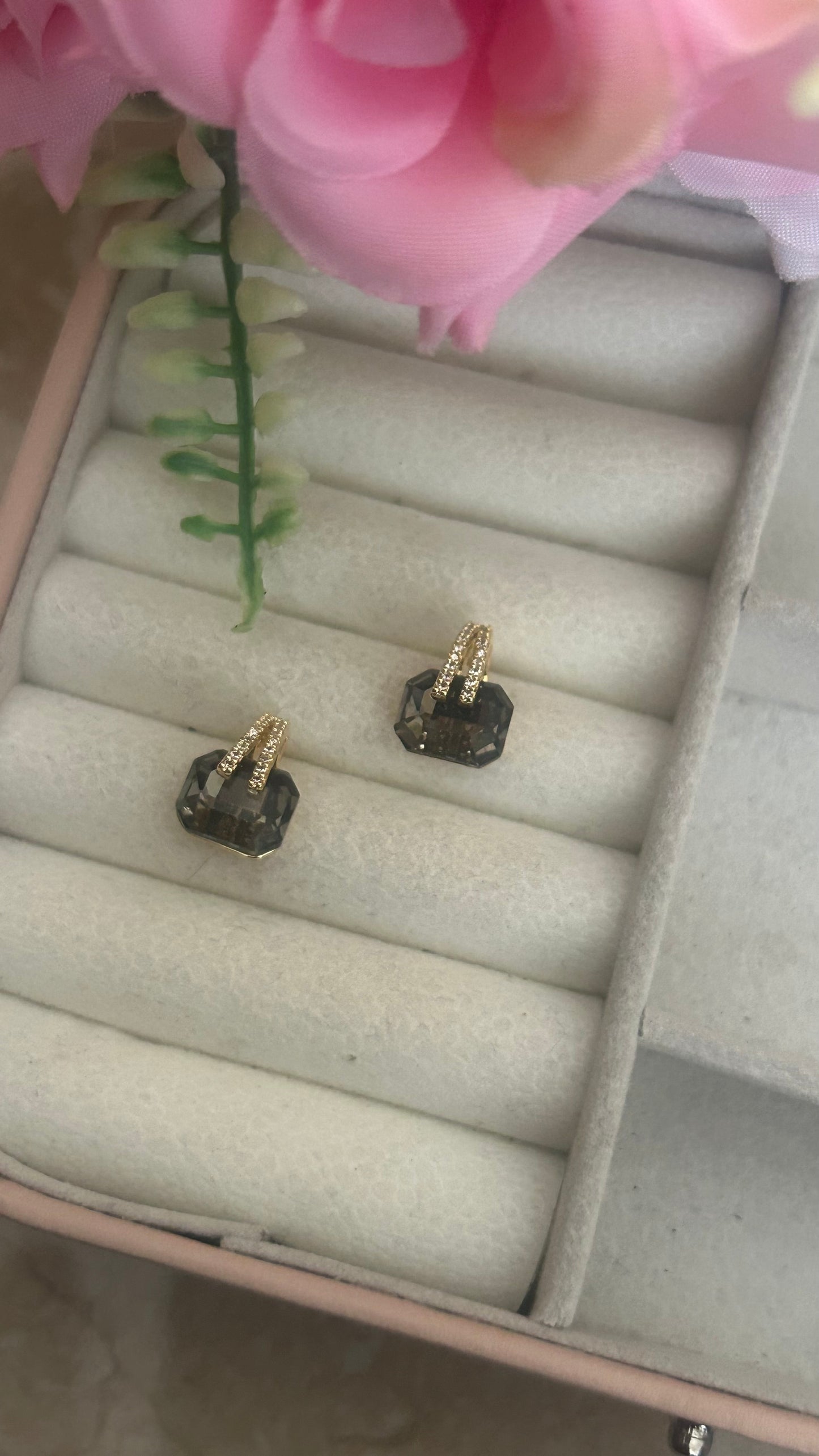 "Crystal Crush: Must-Have Stud Earrings for Modern Fashionistas":