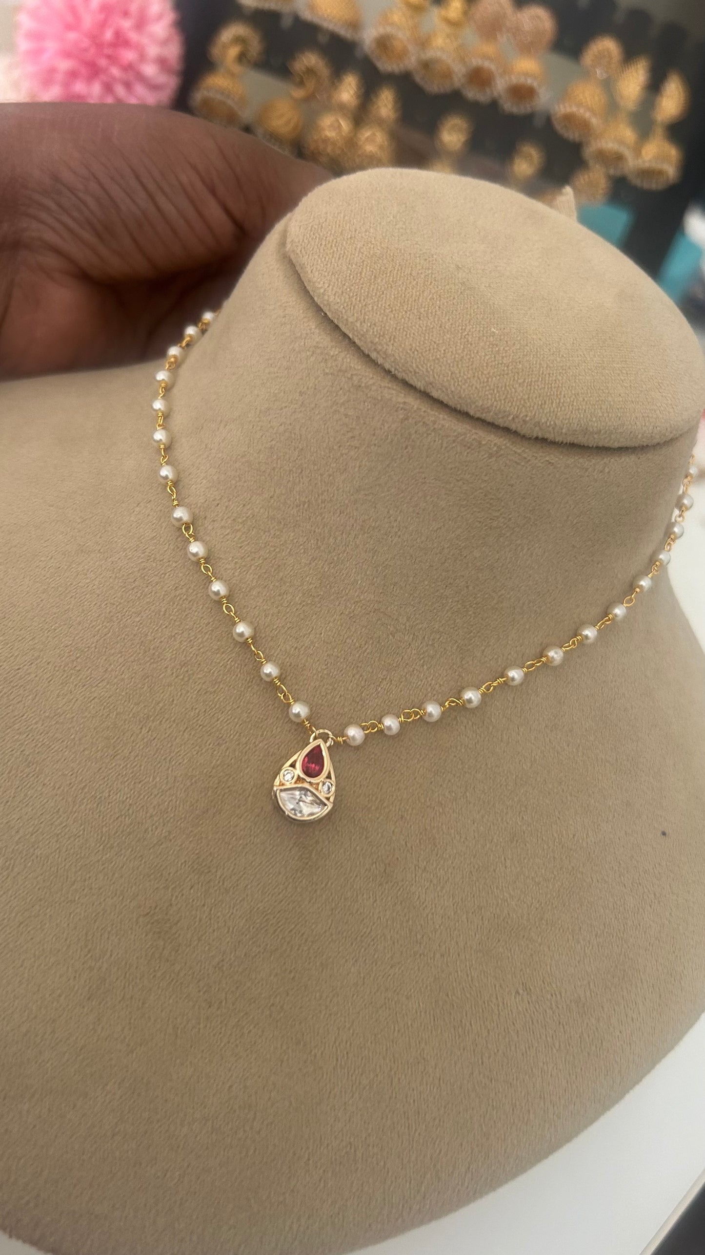 Pearl chain with pendent