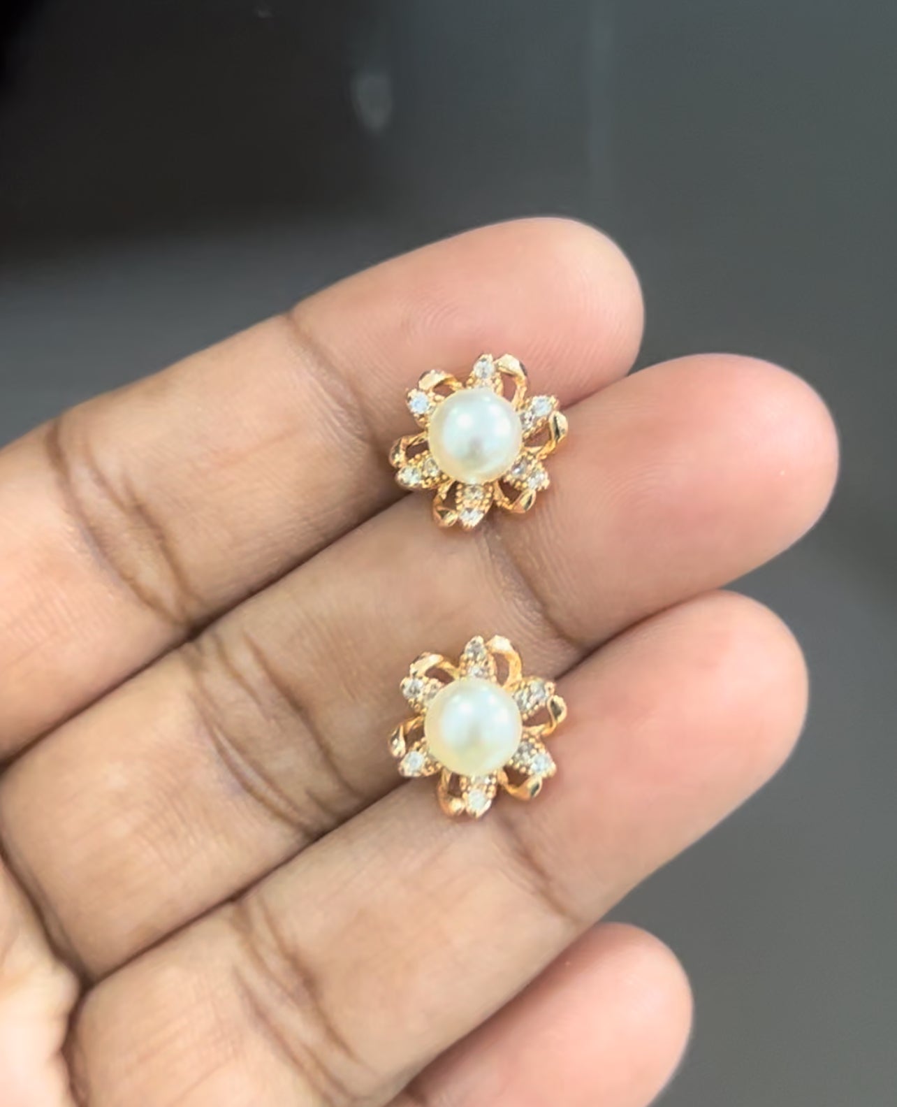 CZ pearl with 6 petals stud