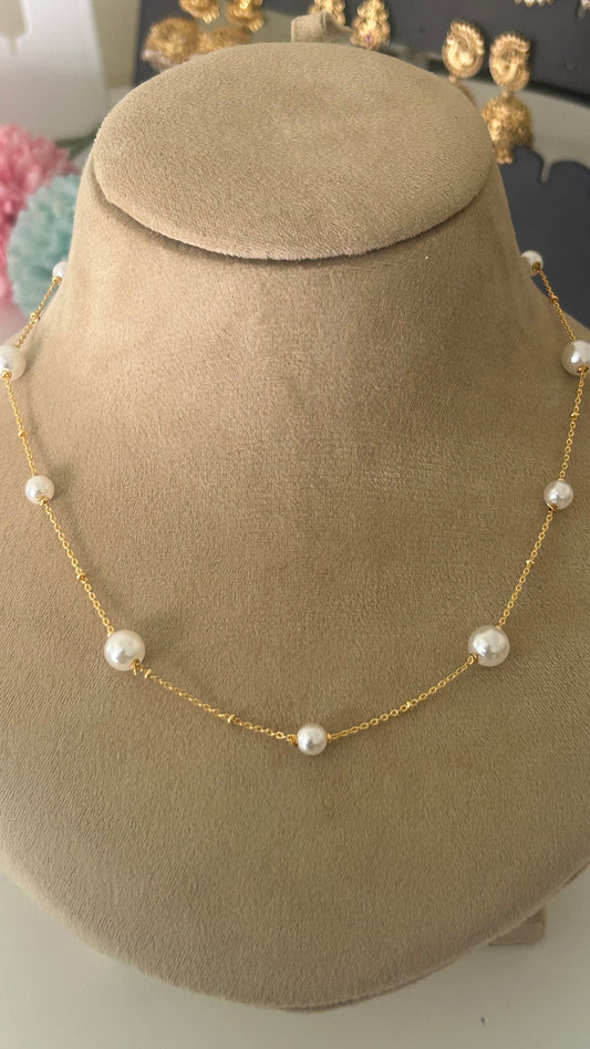 Pearl neck chain in 17 inches