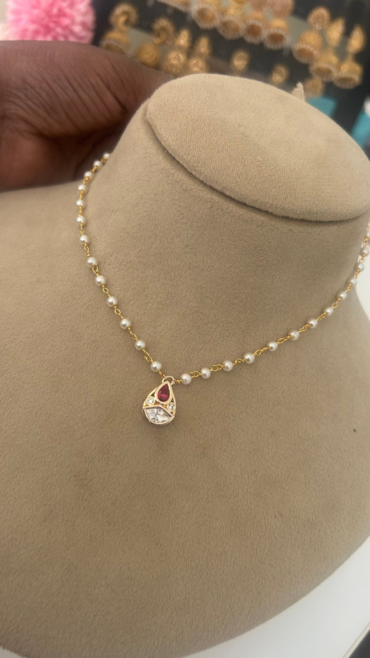 Pearl chain with pendent