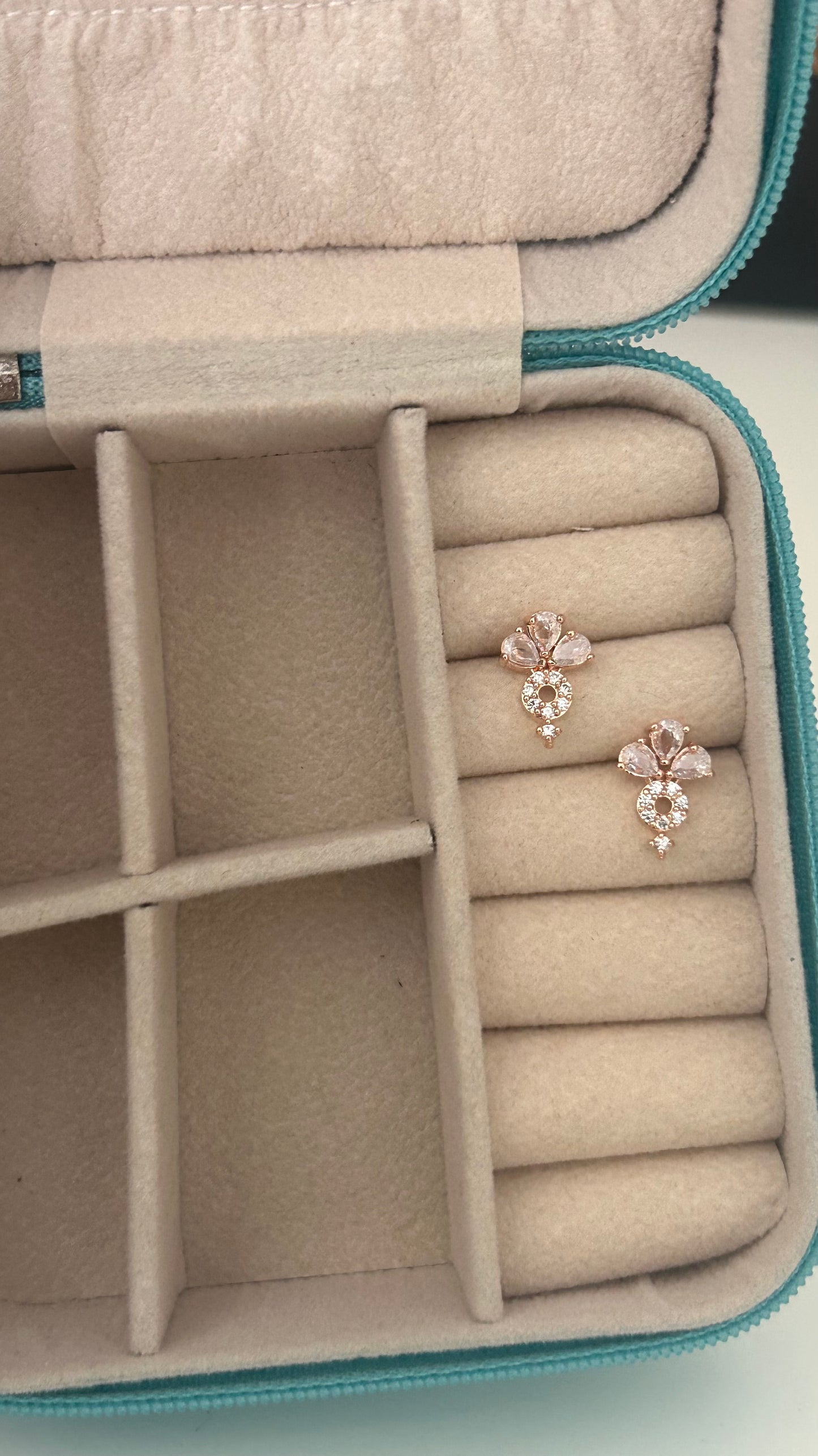 CZ white flower stud with round shape