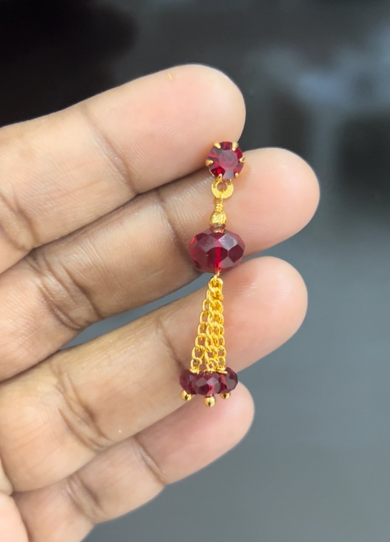 Hanging earrings in colour with screwback