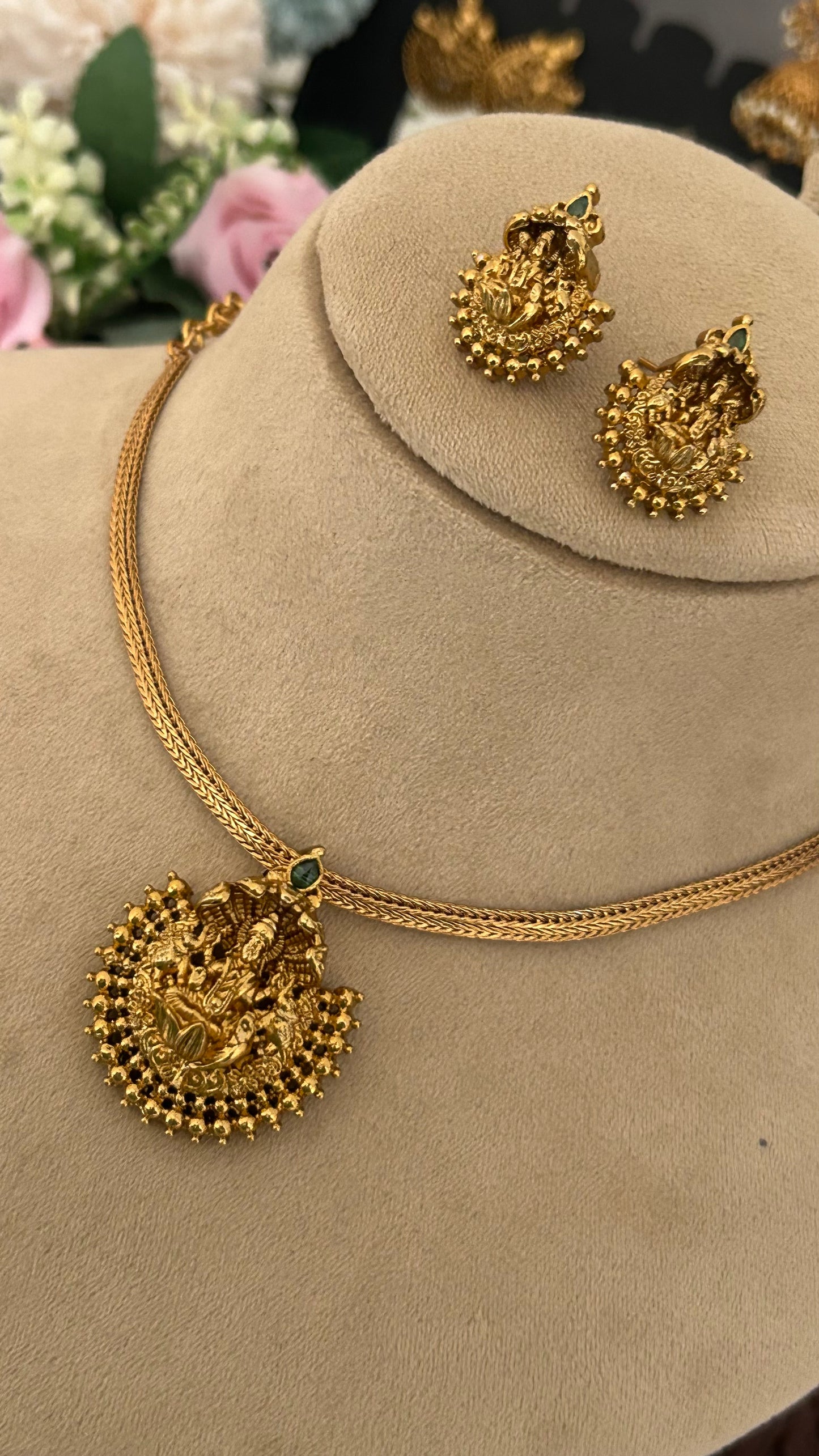 "Traditional Lakshmi Temple Gold Necklace Set with Earrings – Antique South Indian Bridal Jewelry"