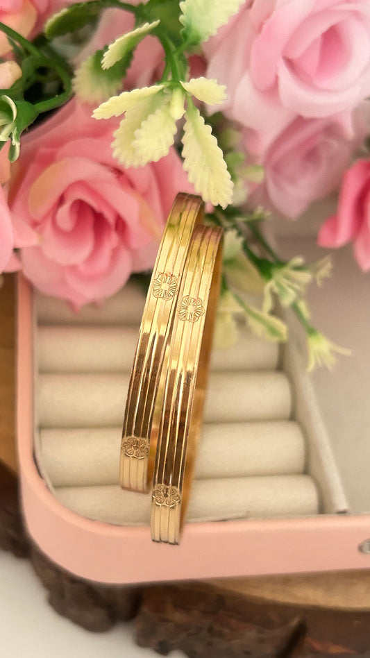 Minimal Floral Design Panchaloham Bangles unpolished