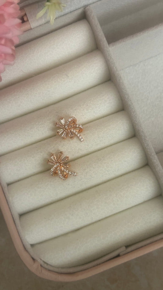 CZ flower with curved petals