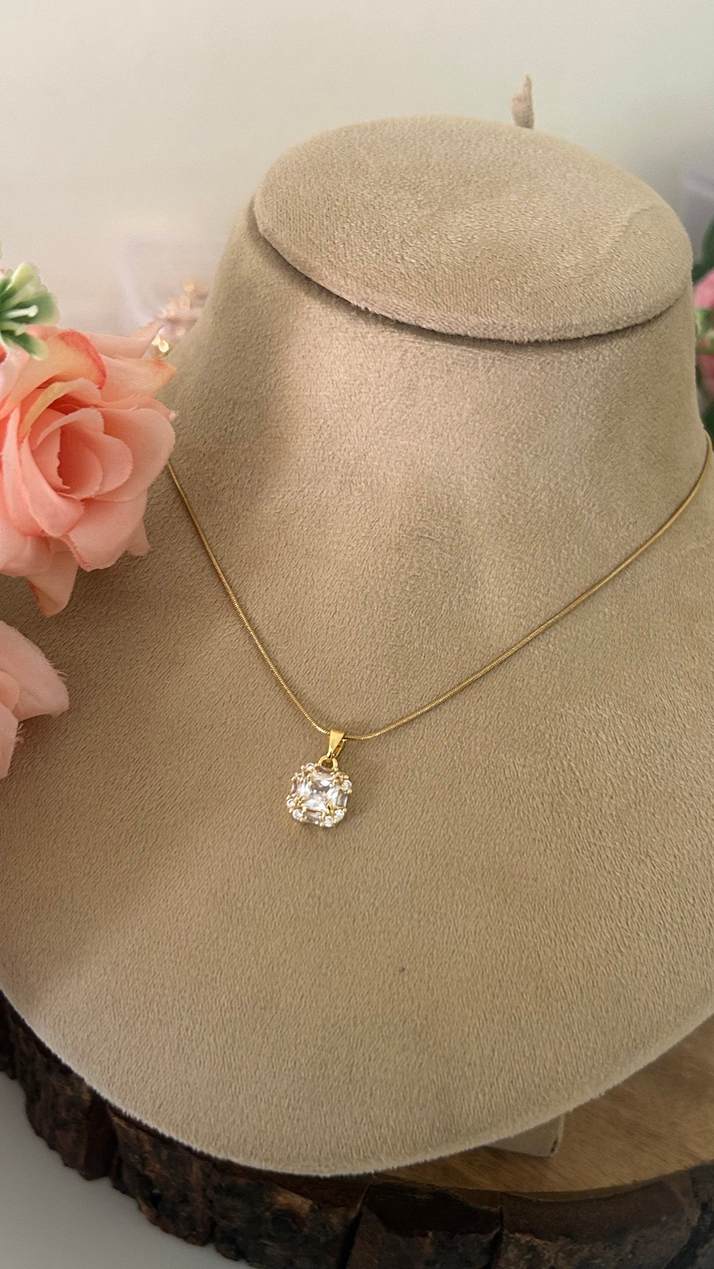 Anti-Tarnish Princess Cut Pendant Chain Necklace – Gold Finish