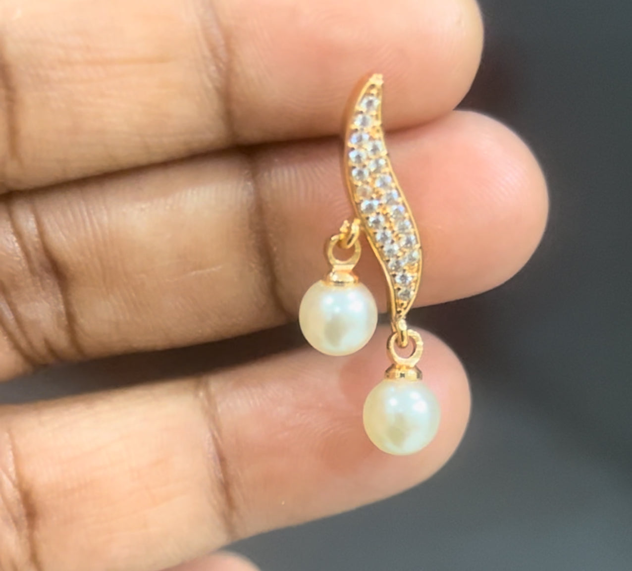 CZ curved stud with pearl hanging