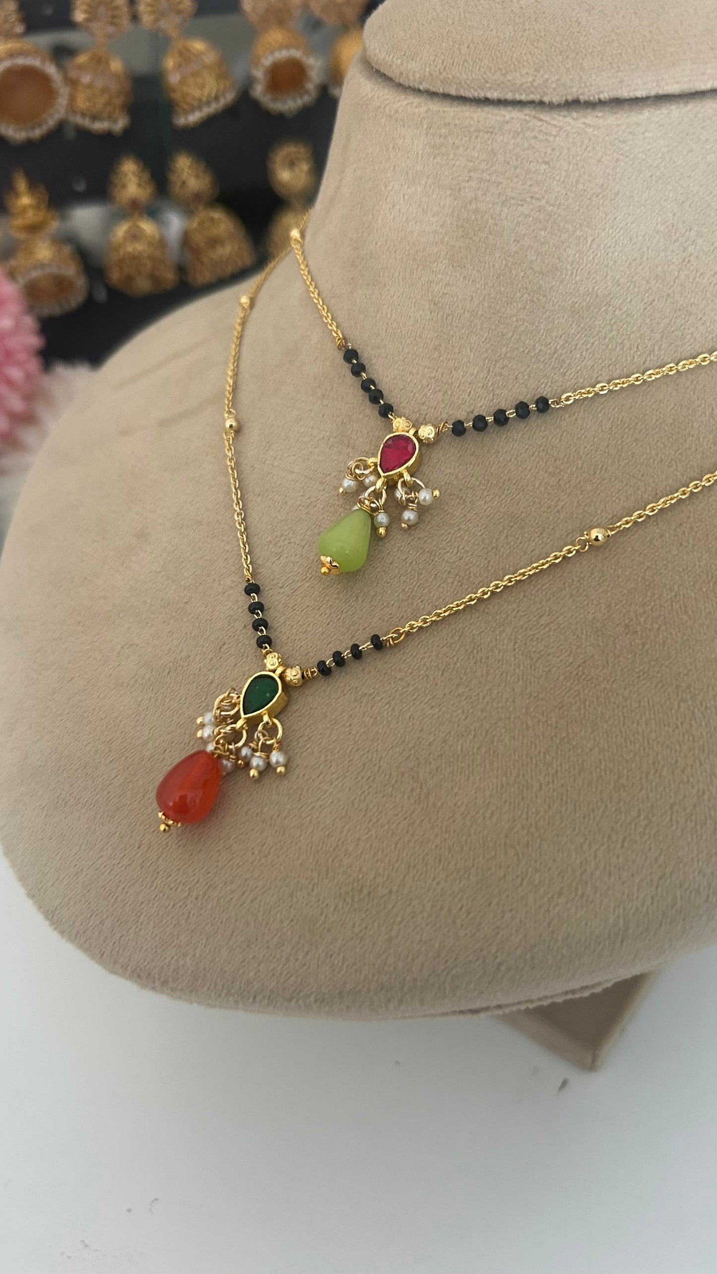 Blackbeads with Kundan pendent and monalisa beads hanging in 2 colors