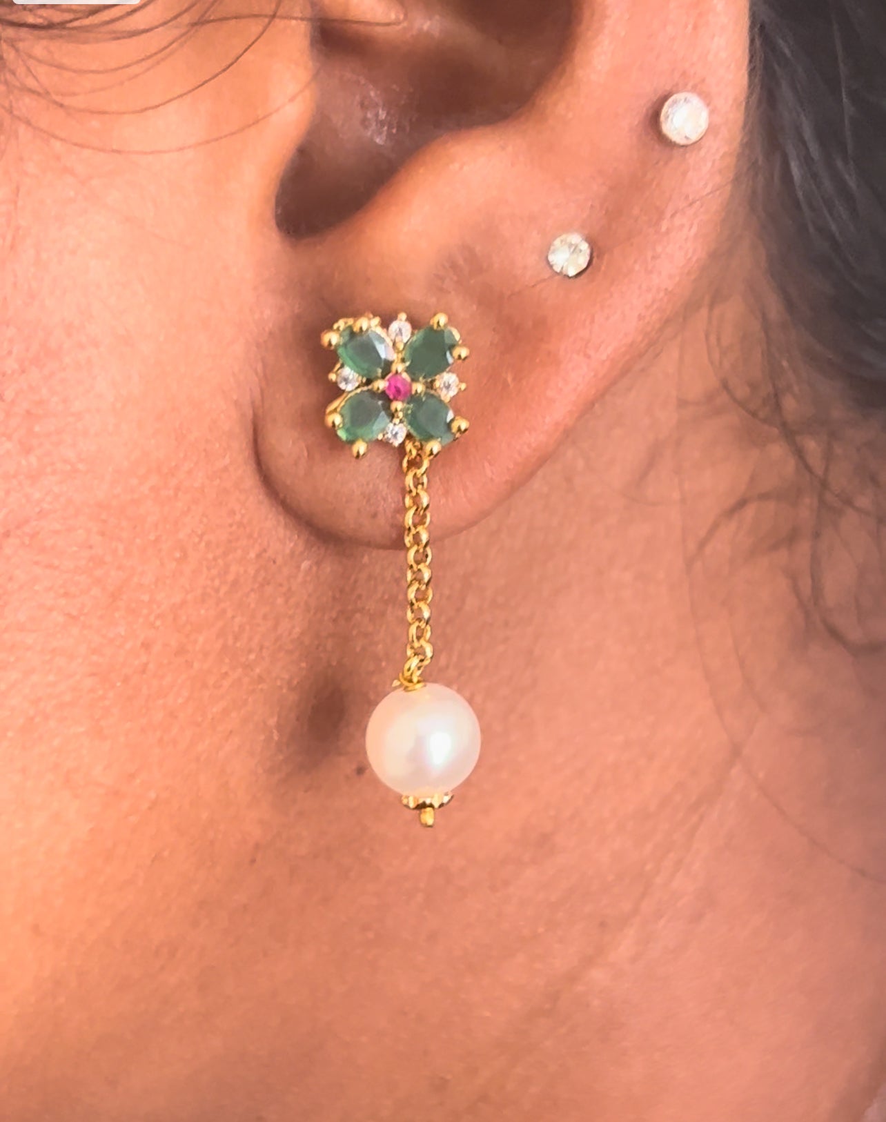 White screw back stud with pearl hanging