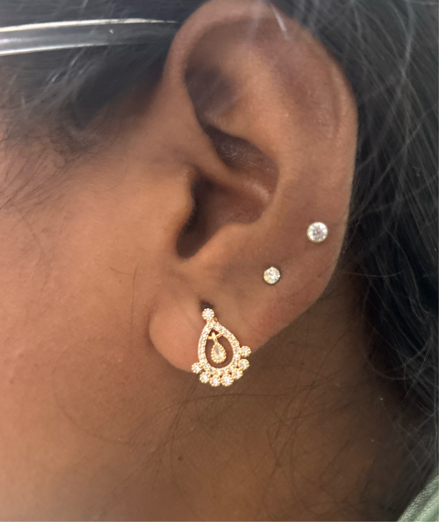 CZ OVAL SHAPE STUD WITH SMALL DROPS INSIDE