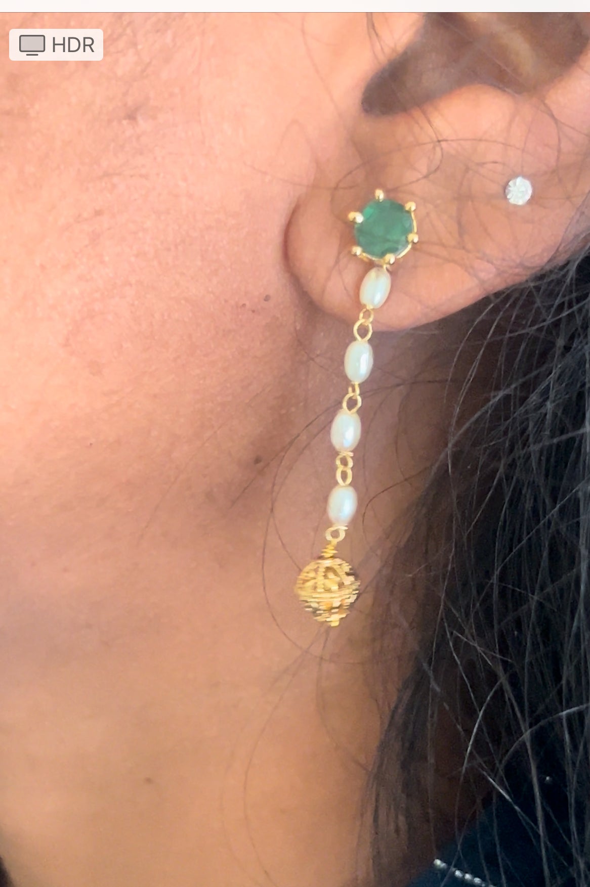 Green screwback stud with pearl string