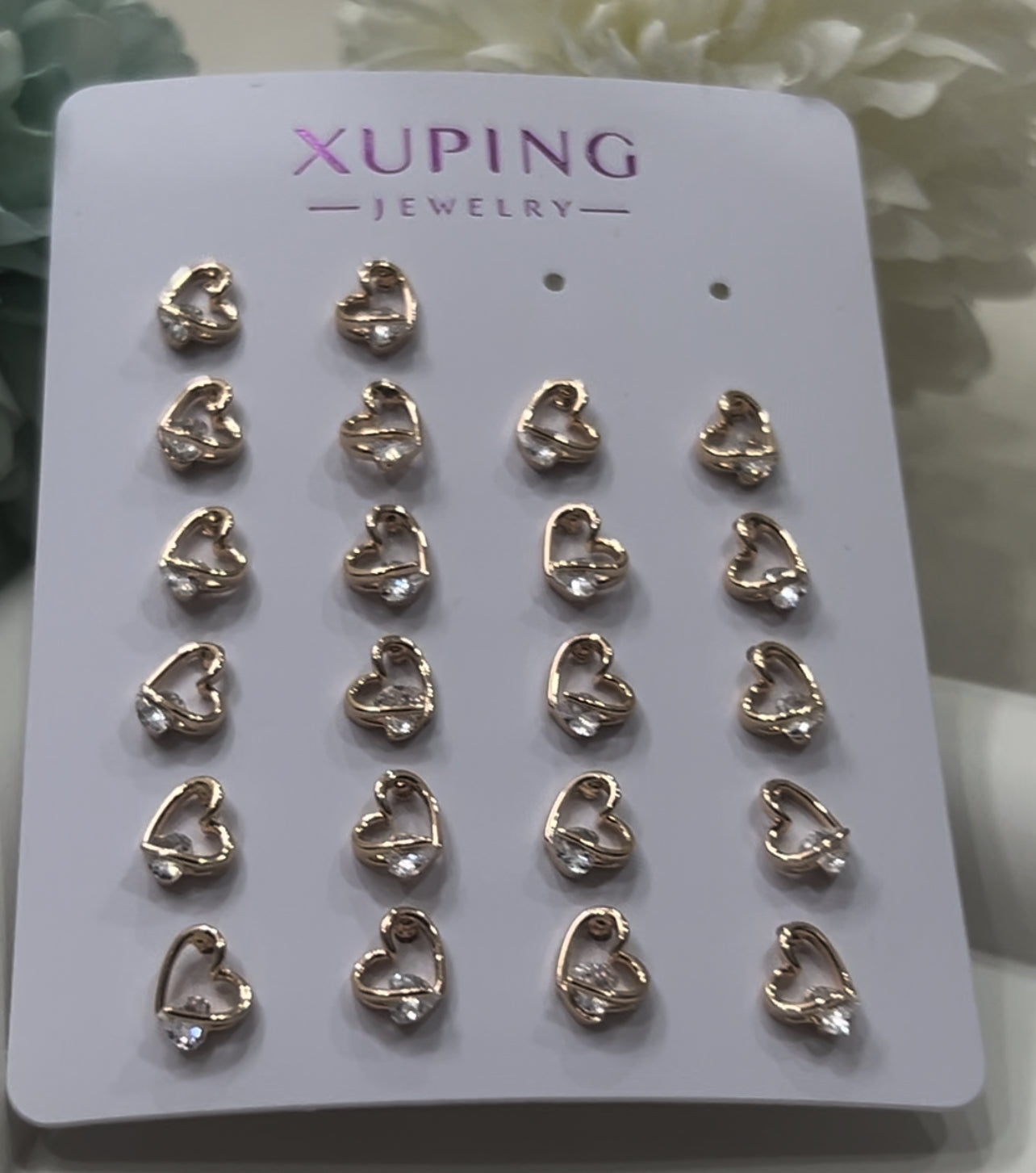 Xuping love shape stud with small stone