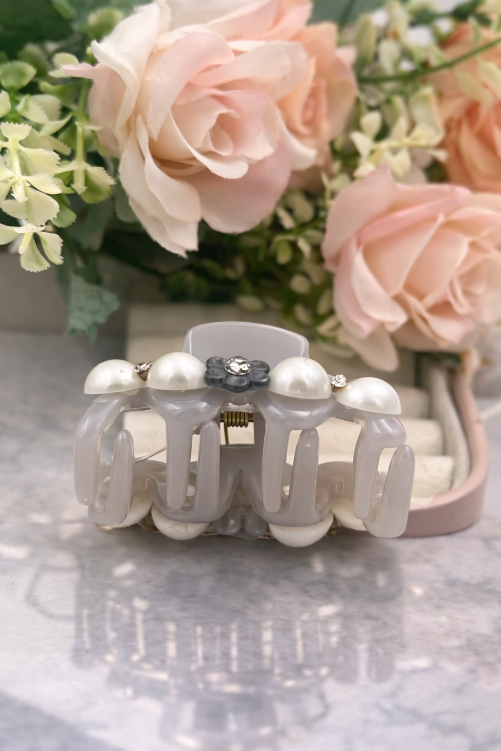 Decorative Pearl Chain Hair Claw Clips – Acrylic Hair Accessories