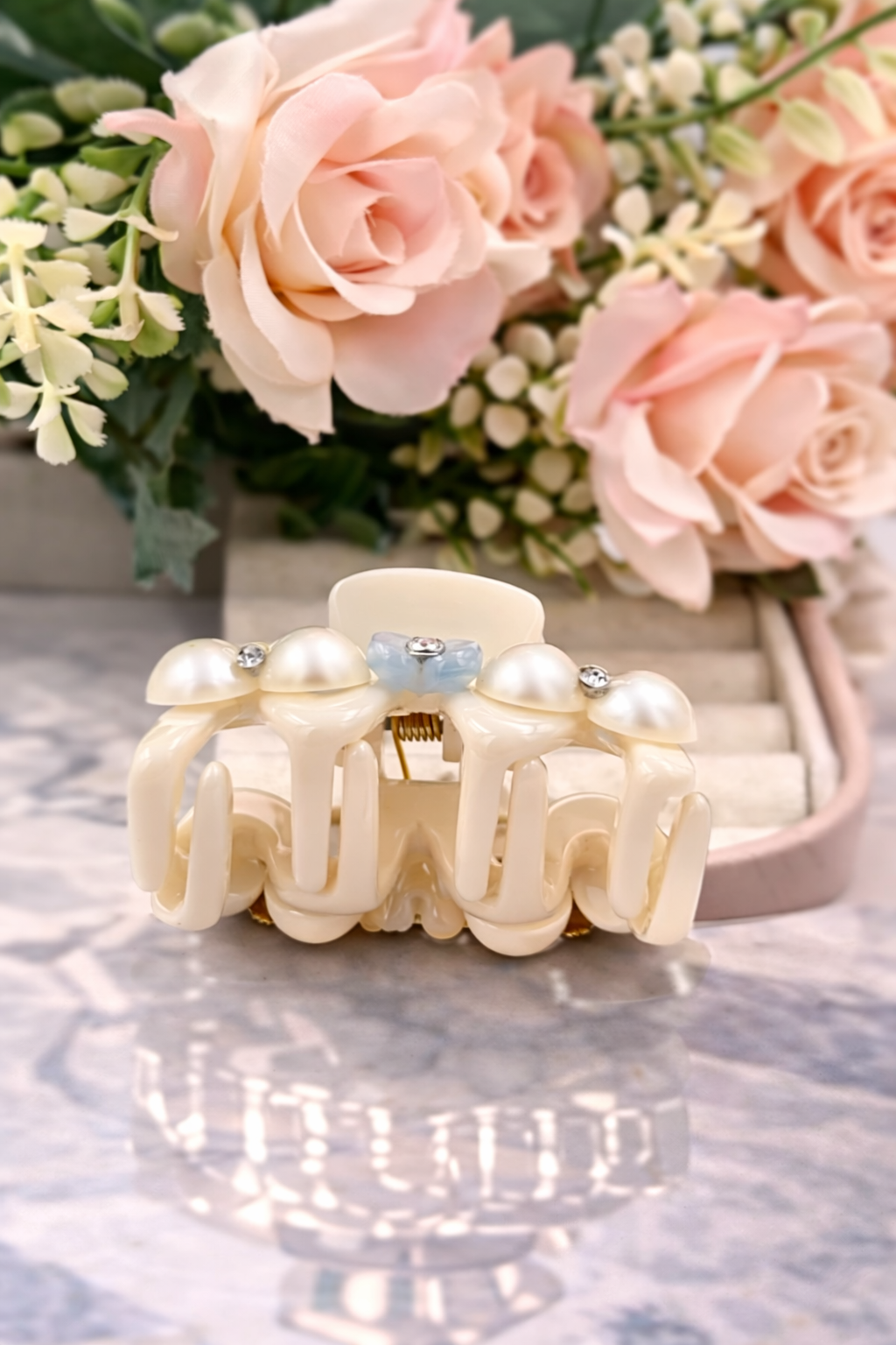 Decorative Pearl Chain Hair Claw Clips – Acrylic Hair Accessories