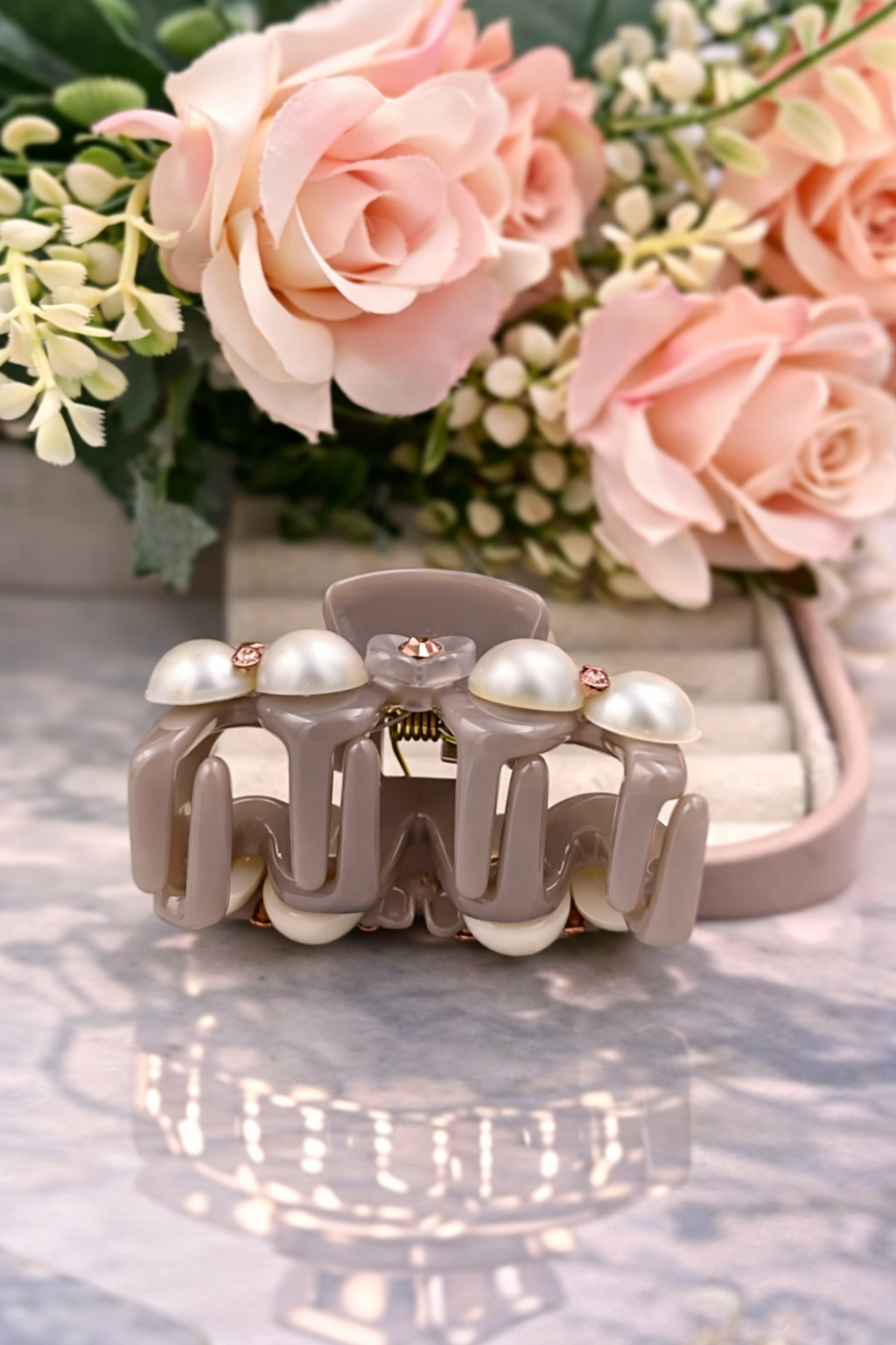 Decorative Pearl Chain Hair Claw Clips – Acrylic Hair Accessories
