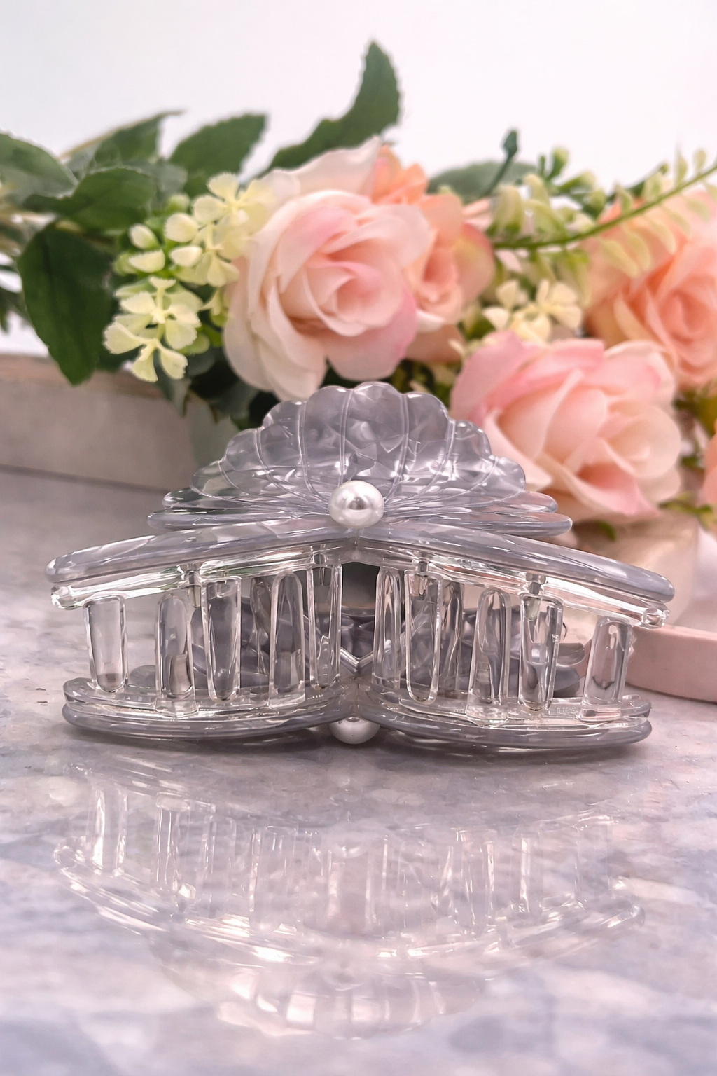 Butterfly Pearl Hair Claw Clips – Pastel Acrylic Hair Accessories for Women