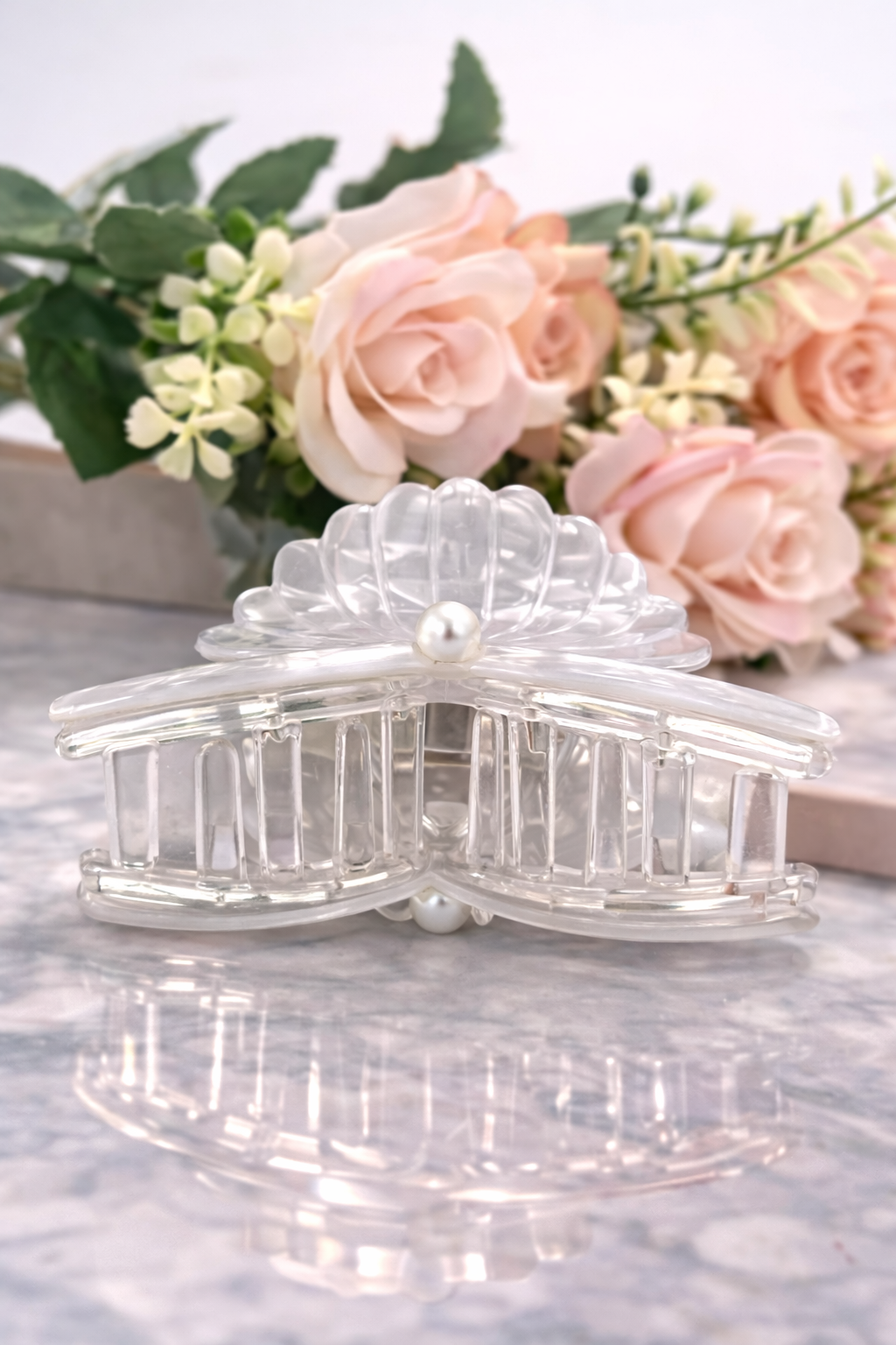 Butterfly Pearl Hair Claw Clips – Pastel Acrylic Hair Accessories for Women