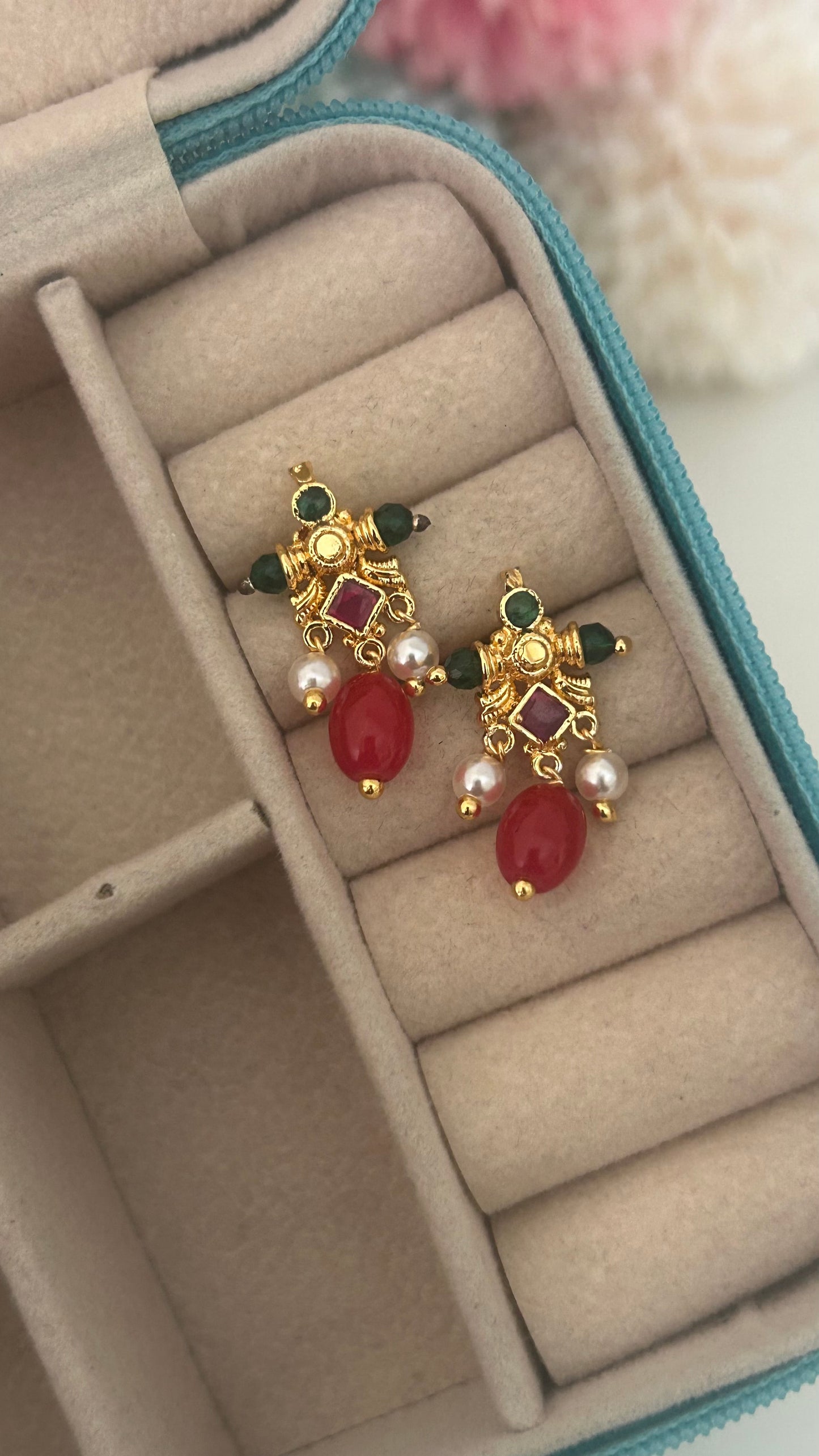 Screwback earrings with beads