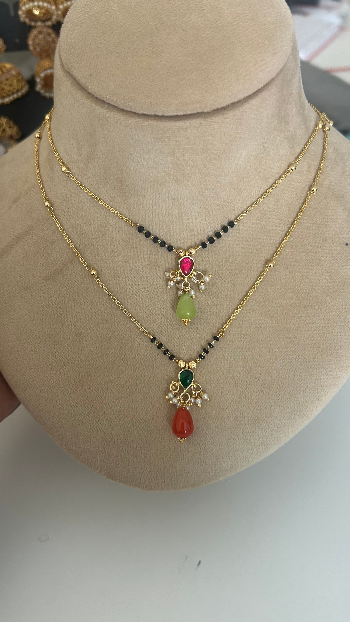 Blackbeads with Kundan pendent and monalisa beads hanging in 2 colors