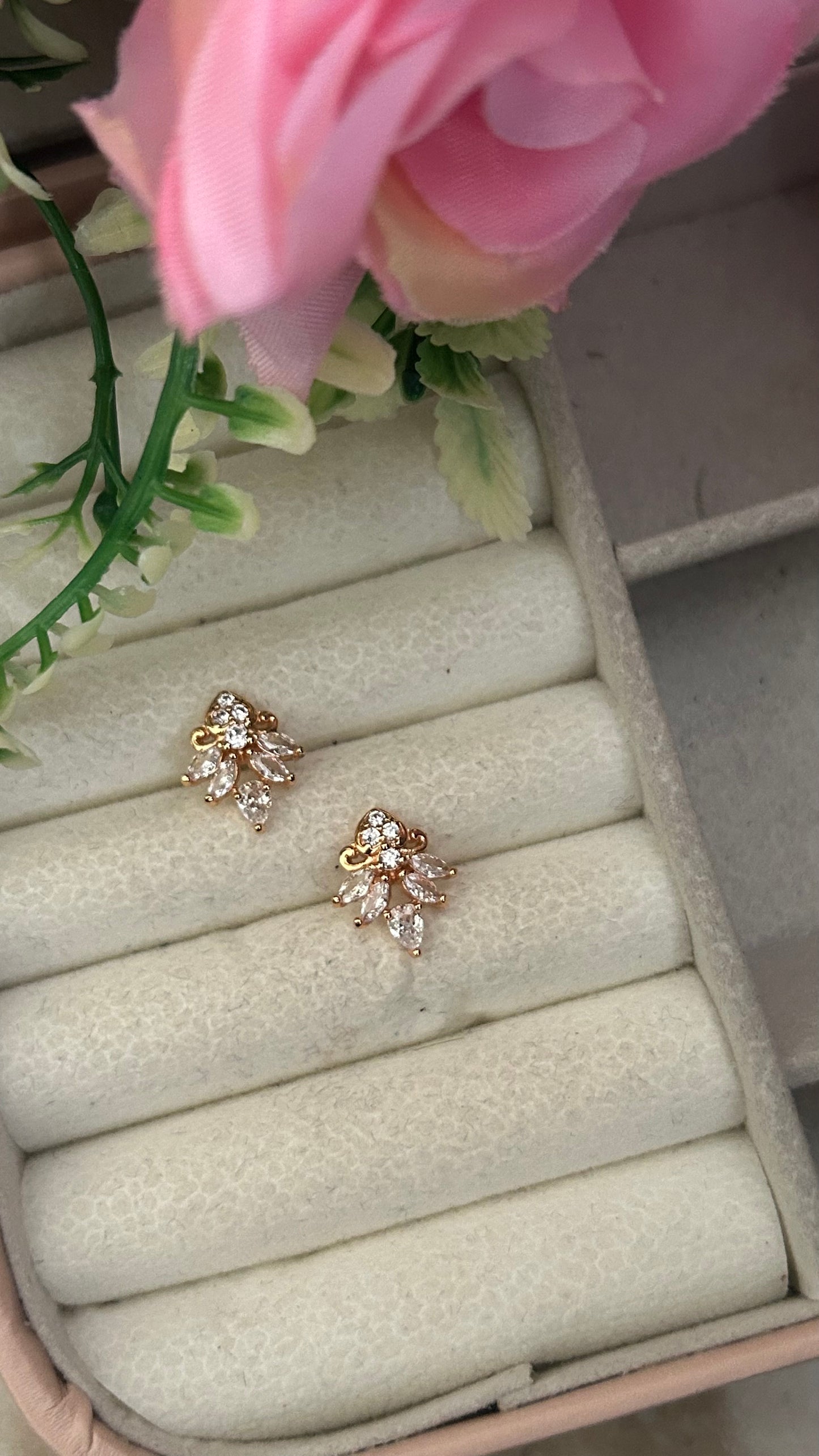 "Elegant Gold Leaf Stud Earrings with Sparkling Zircon Stones – Delicate Floral Design for Women"