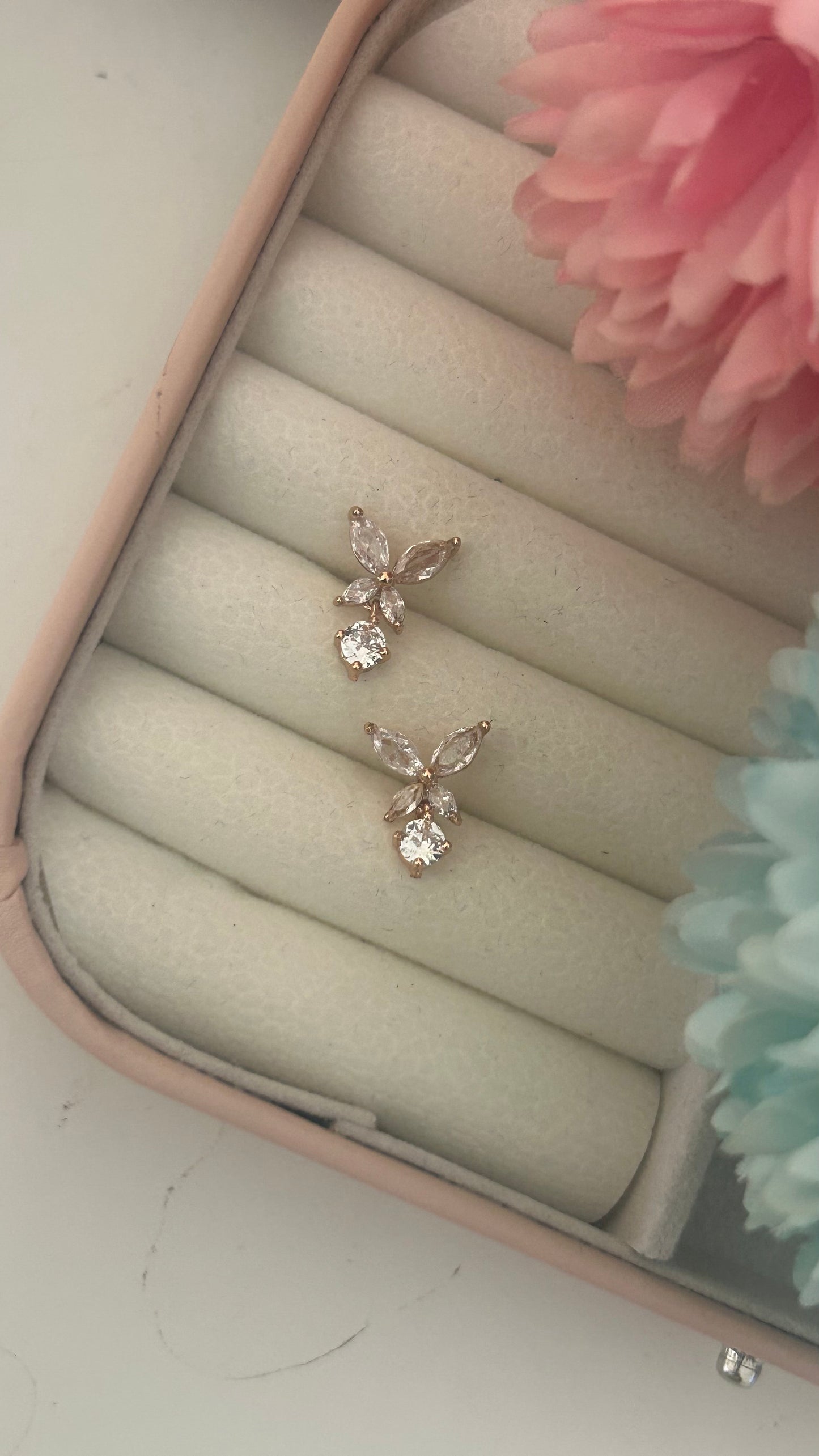 CZ CUTE WHITE BUTTERFLY STUD WITH STONE HANGING