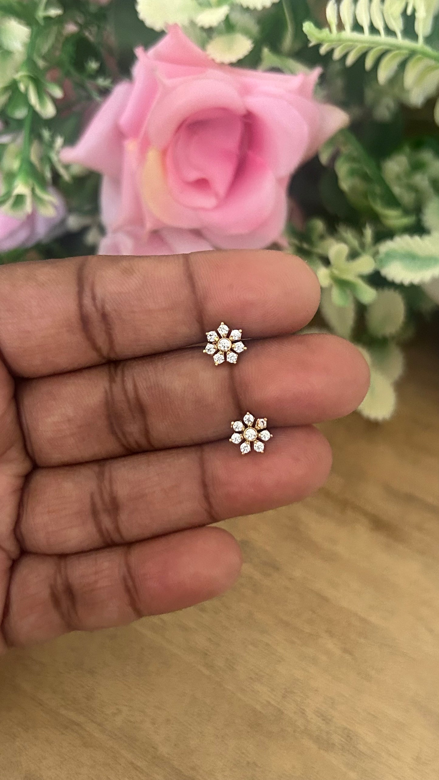 🌸 “Elegant Floral Second Tops”✨ “Mini Flower Design 7 petals Studs” same like nose pin patteren