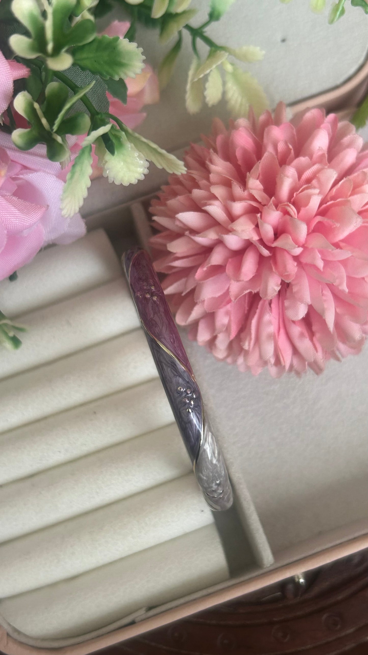 Twilight whisper swirl kada openable