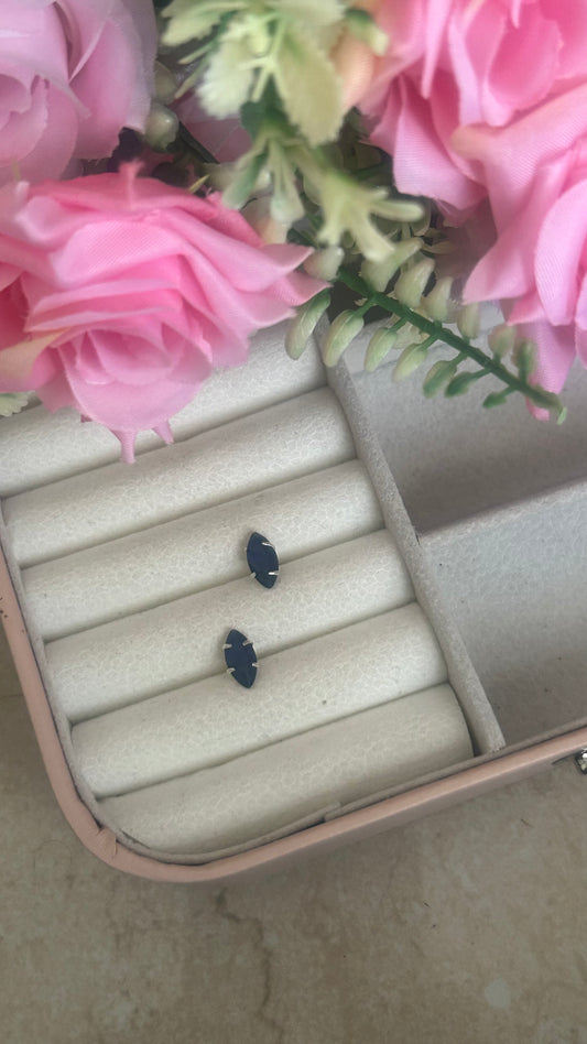 Cab stone claw type stud in oval shape in colours