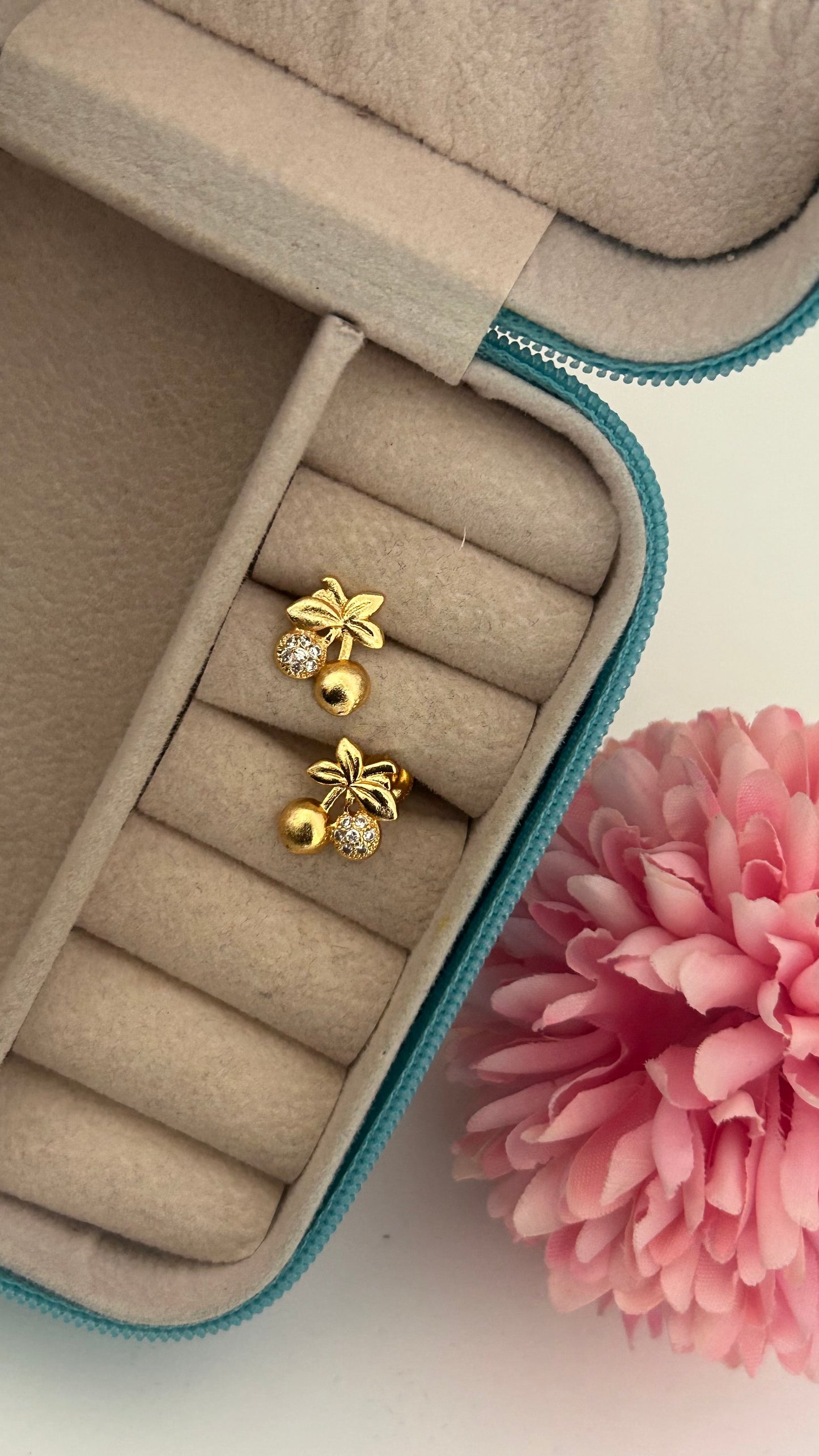 Leaf shape screw back studs