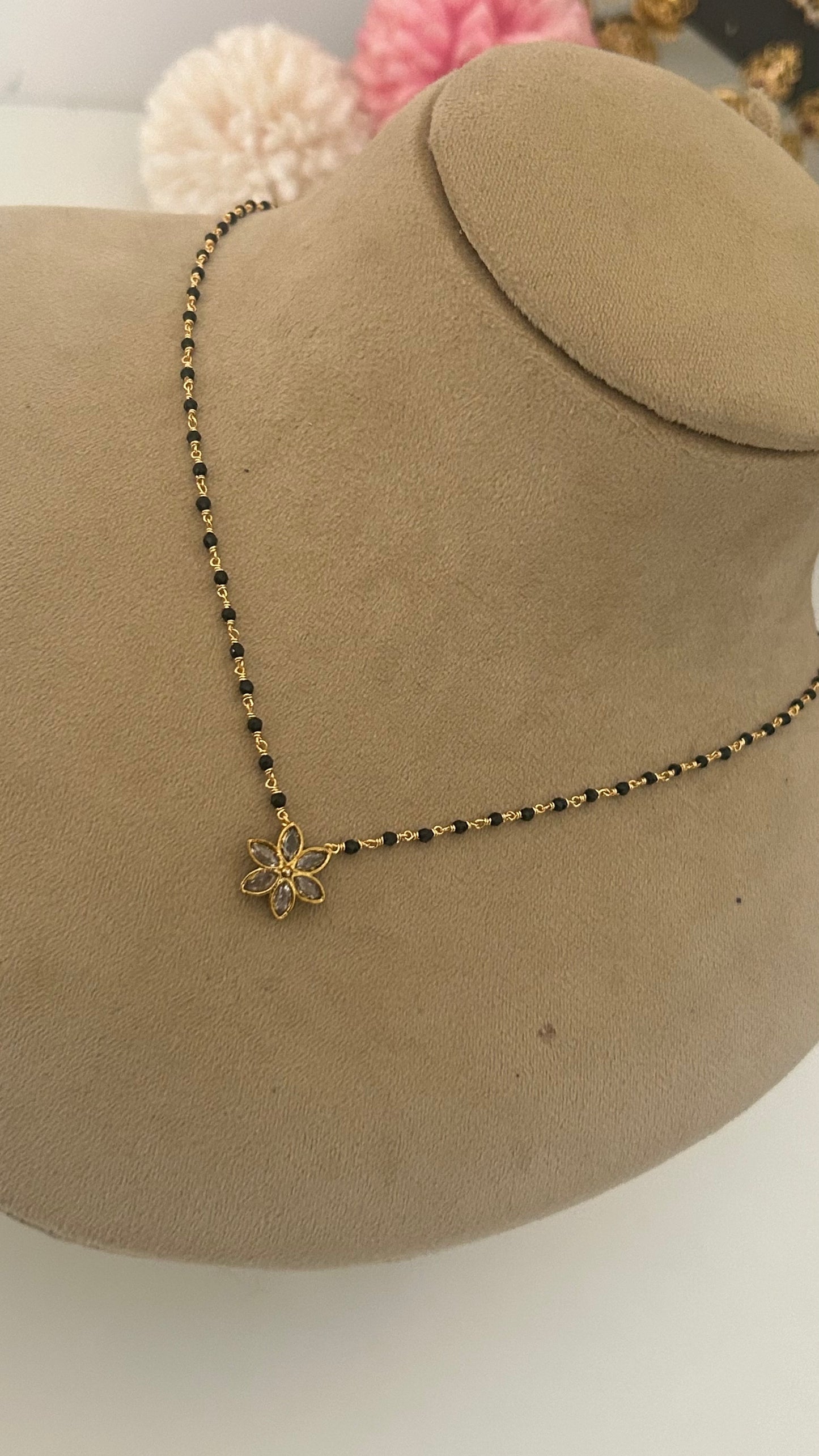 Blackbead chain with simple flower