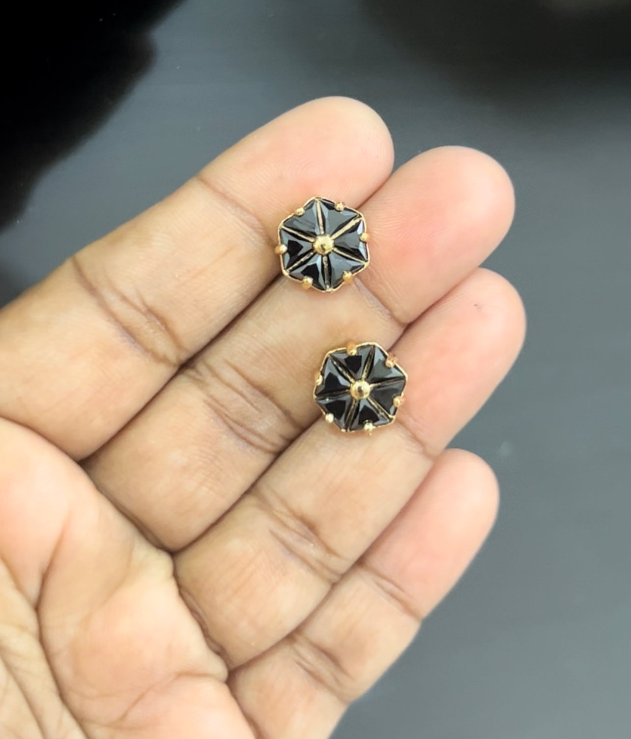 Black flower stud