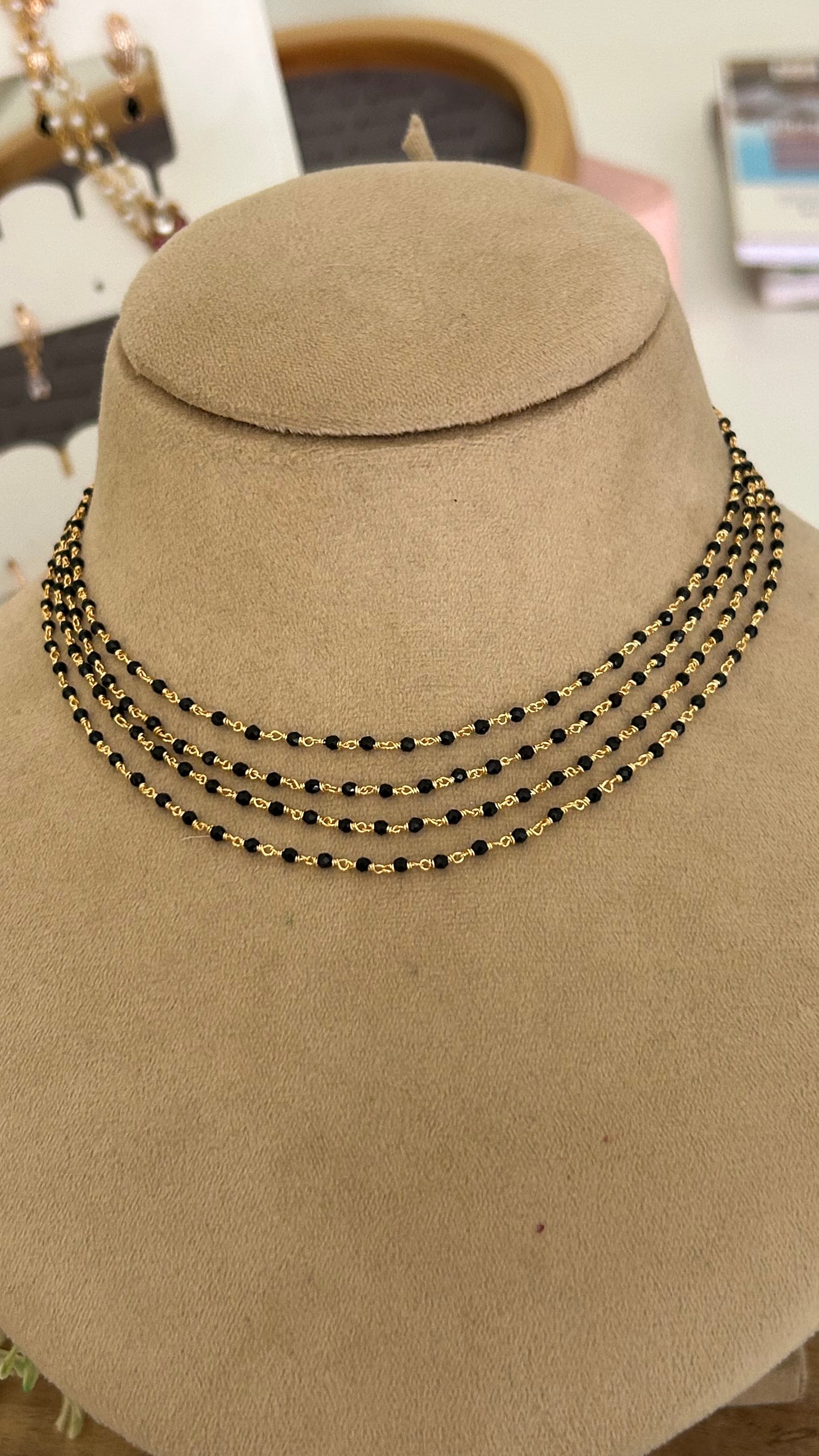 Classic Short Neck 4-Layer Black Beads Necklace